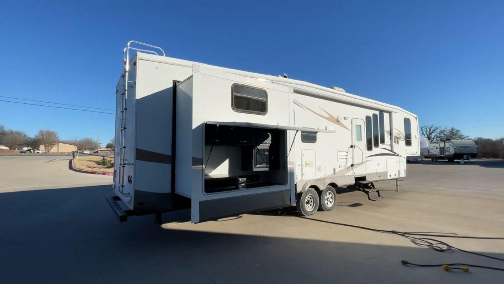 2011 WHITE FOREST RIVER SIERRA (4X4FSEN20BJ) , Length: 41.58 ft. | Dry Weight: 11,873 lbs. | Gross Weight: 14,060 lbs. | Slides: 4 transmission, located at 4319 N Main St, Cleburne, TX, 76033, (817) 678-5133, 32.385960, -97.391212 - Enjoy your journeys as treasured chapters in your life, and turn every road into your family's playground in the 2011 Forest River Sierra 365SAQ. The measurements for this unit are 41.58 ft in length by 13 ft in height. It has a dry weight of 11,873 lbs with a GVWR of about 14,060 lbs and a hitch we - Photo#1