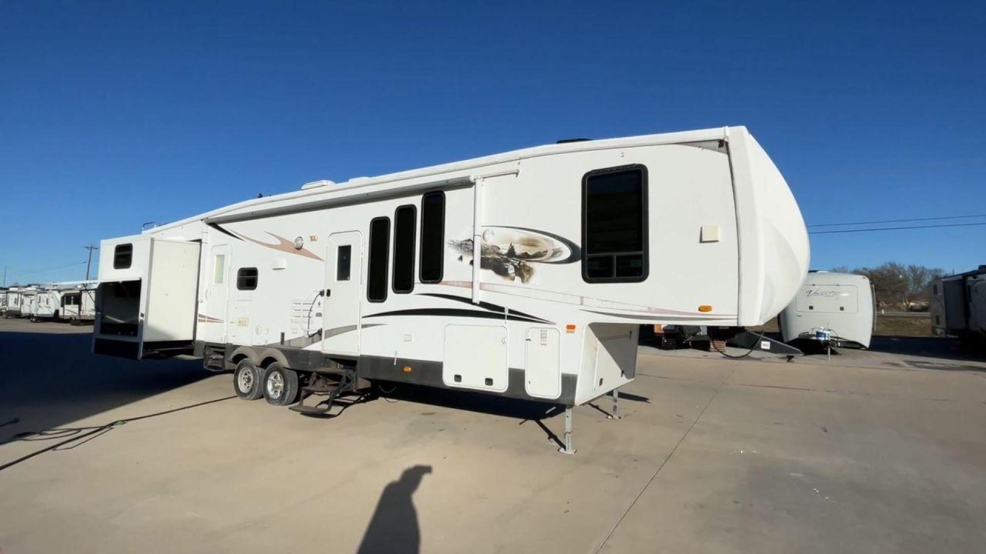 2011 WHITE FOREST RIVER SIERRA (4X4FSEN20BJ) , Length: 41.58 ft. | Dry Weight: 11,873 lbs. | Gross Weight: 14,060 lbs. | Slides: 4 transmission, located at 4319 N Main St, Cleburne, TX, 76033, (817) 678-5133, 32.385960, -97.391212 - Enjoy your journeys as treasured chapters in your life, and turn every road into your family's playground in the 2011 Forest River Sierra 365SAQ. The measurements for this unit are 41.58 ft in length by 13 ft in height. It has a dry weight of 11,873 lbs with a GVWR of about 14,060 lbs and a hitch we - Photo#3