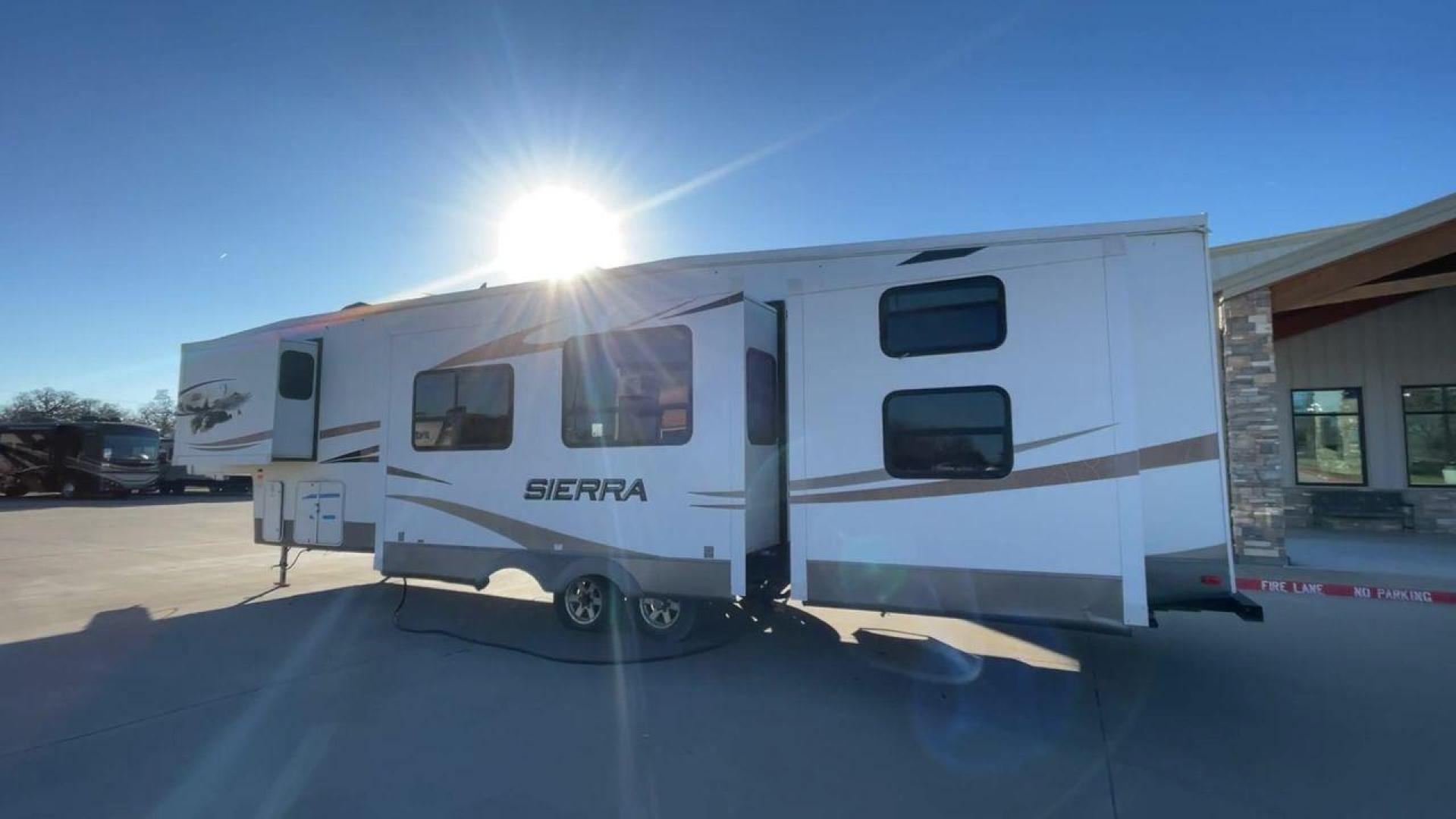 2011 WHITE FOREST RIVER SIERRA (4X4FSEN20BJ) , Length: 41.58 ft. | Dry Weight: 11,873 lbs. | Gross Weight: 14,060 lbs. | Slides: 4 transmission, located at 4319 N Main St, Cleburne, TX, 76033, (817) 678-5133, 32.385960, -97.391212 - Enjoy your journeys as treasured chapters in your life, and turn every road into your family's playground in the 2011 Forest River Sierra 365SAQ. The measurements for this unit are 41.58 ft in length by 13 ft in height. It has a dry weight of 11,873 lbs with a GVWR of about 14,060 lbs and a hitch we - Photo#7