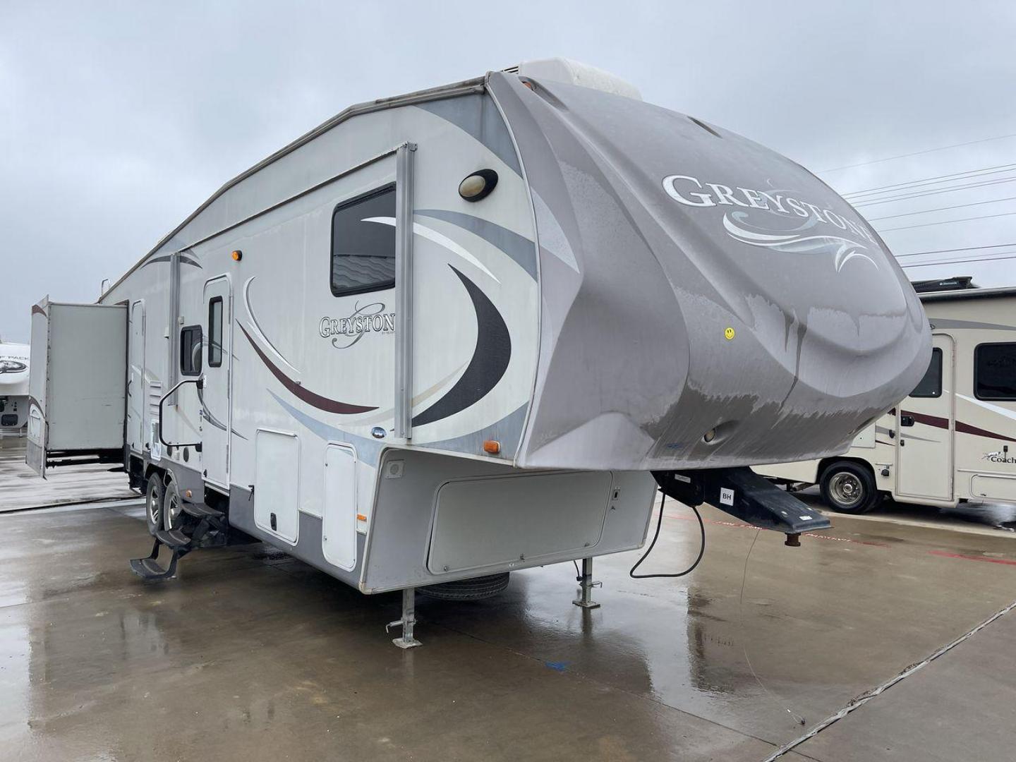 2011 GRAY GREYSTONE 33QB - (5SFSG3624BE) , Length: 36.8 ft. | Dry Weight: 11,466 lbs. | Gross Weight: 13,935 lbs. | Slides: 4 transmission, located at 4319 N Main St, Cleburne, TX, 76033, (817) 678-5133, 32.385960, -97.391212 - Reasons to buy this RV include: (1) With four generous slide-outs, the interior space of this RV expands dramatically, providing ample room for relaxation and entertainment. (2) It features high-gloss fiberglass finish offers a sleek, modern aesthetic while providing a durable and low-maintenance - Photo#23