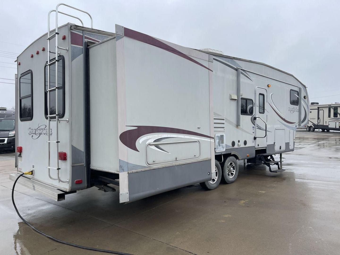 2011 GRAY GREYSTONE 33QB - (5SFSG3624BE) , Length: 36.8 ft. | Dry Weight: 11,466 lbs. | Gross Weight: 13,935 lbs. | Slides: 4 transmission, located at 4319 N Main St, Cleburne, TX, 76033, (817) 678-5133, 32.385960, -97.391212 - Reasons to buy this RV include: (1) With four generous slide-outs, the interior space of this RV expands dramatically, providing ample room for relaxation and entertainment. (2) It features high-gloss fiberglass finish offers a sleek, modern aesthetic while providing a durable and low-maintenance - Photo#25