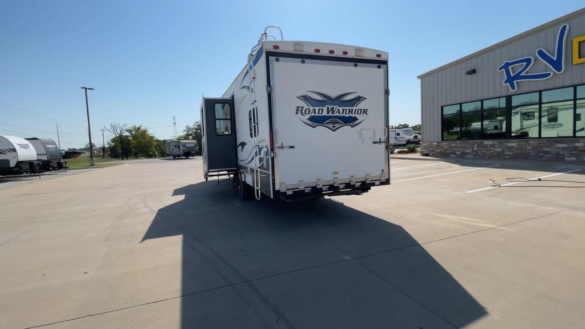 2011 WHITE HEARTLAND ROAD WARRIOR 305RW (5SFCG3021BE) , Length: 35.17 ft. | Dry Weight: 11,186 lbs. | Gross Weight: 14,000 lbs. | Slides: 2 transmission, located at 4319 N Main St, Cleburne, TX, 76033, (817) 678-5133, 32.385960, -97.391212 - With a length of 35.17 ft. and a dry weight of 11,186 lbs, the 2011 Heartland Road Warrior 305RW offers a robust and stylish exterior, designed for both durability and convenience during travel. Its aerodynamic front cap enhances the overall look and performance on the road. The exterior features a - Photo#8