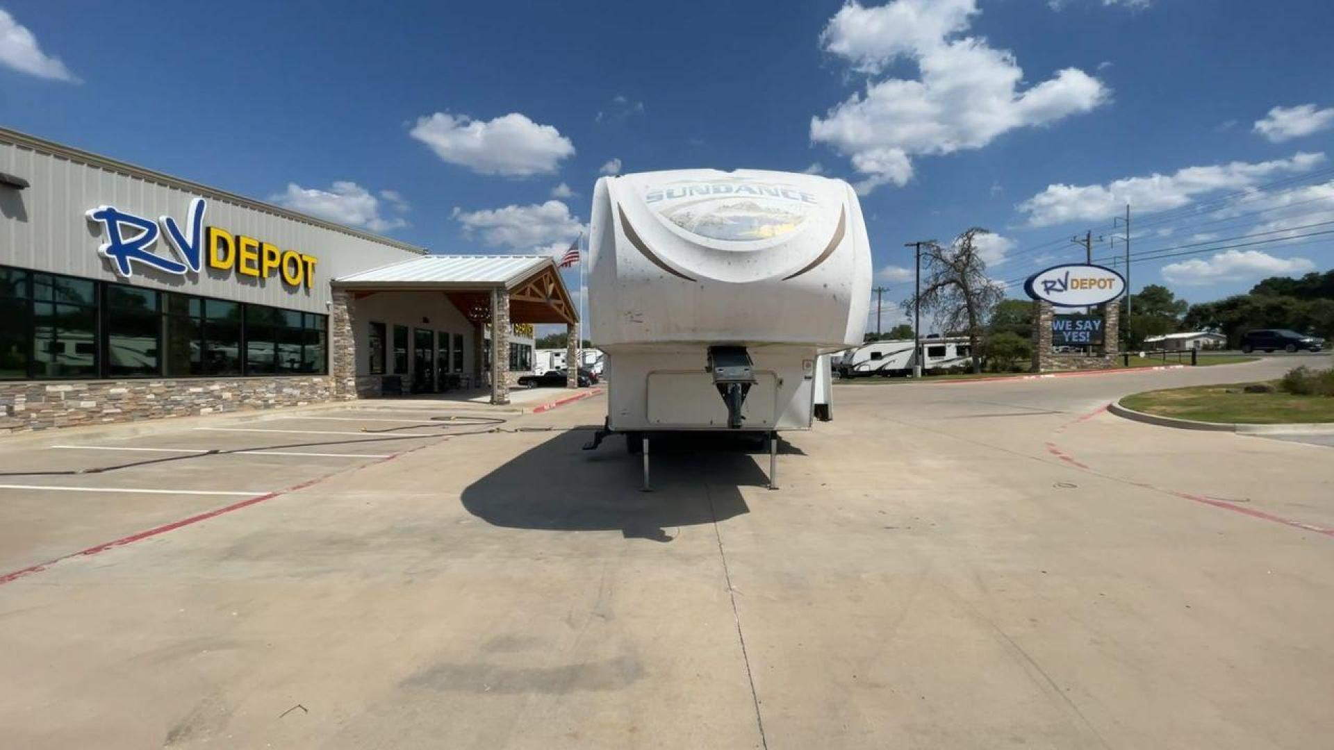 2011 WHITE HEARTLAND SUNDANCE 265RK (5SFSG2629BE) , Length: 28.4 ft. | Dry Weight: 6,970 lbs. | Gross Weight: 11,430 lbs. | Slides: 1 transmission, located at 4319 N Main St, Cleburne, TX, 76033, (817) 678-5133, 32.385960, -97.391212 - Photo#4