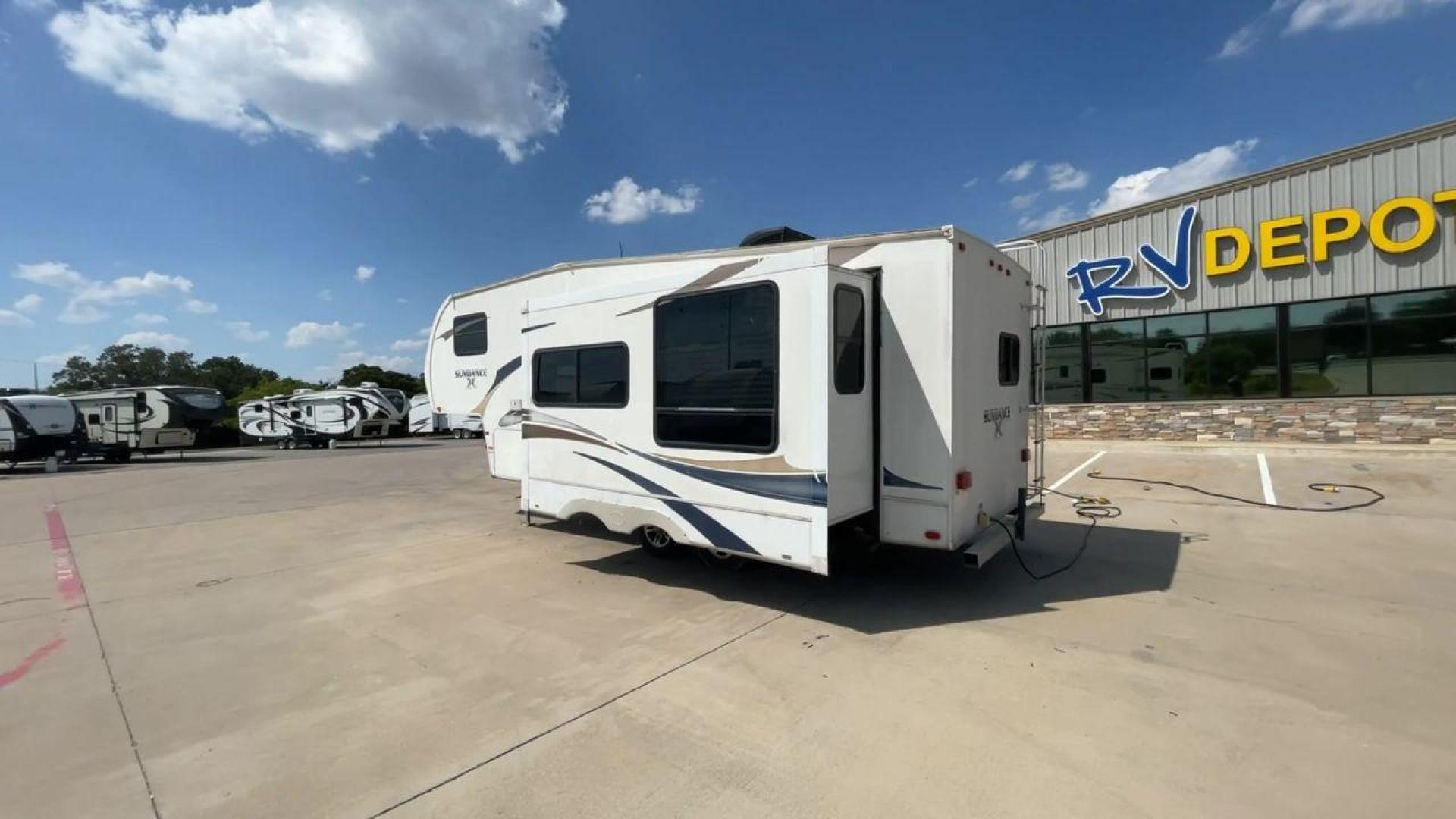 2011 WHITE HEARTLAND SUNDANCE 265RK (5SFSG2629BE) , Length: 28.4 ft. | Dry Weight: 6,970 lbs. | Gross Weight: 11,430 lbs. | Slides: 1 transmission, located at 4319 N Main St, Cleburne, TX, 76033, (817) 678-5133, 32.385960, -97.391212 - Photo#7