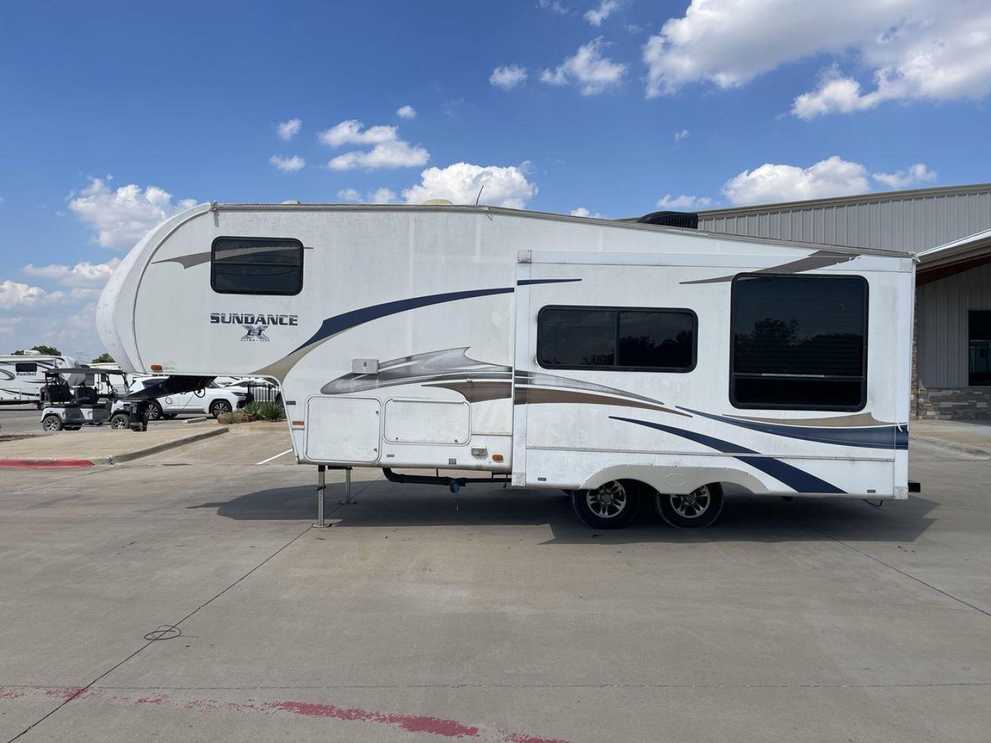 2011 WHITE HEARTLAND SUNDANCE 265RK (5SFSG2629BE) , Length: 28.4 ft. | Dry Weight: 6,970 lbs. | Gross Weight: 11,430 lbs. | Slides: 1 transmission, located at 4319 N Main St, Cleburne, TX, 76033, (817) 678-5133, 32.385960, -97.391212 - Photo#24