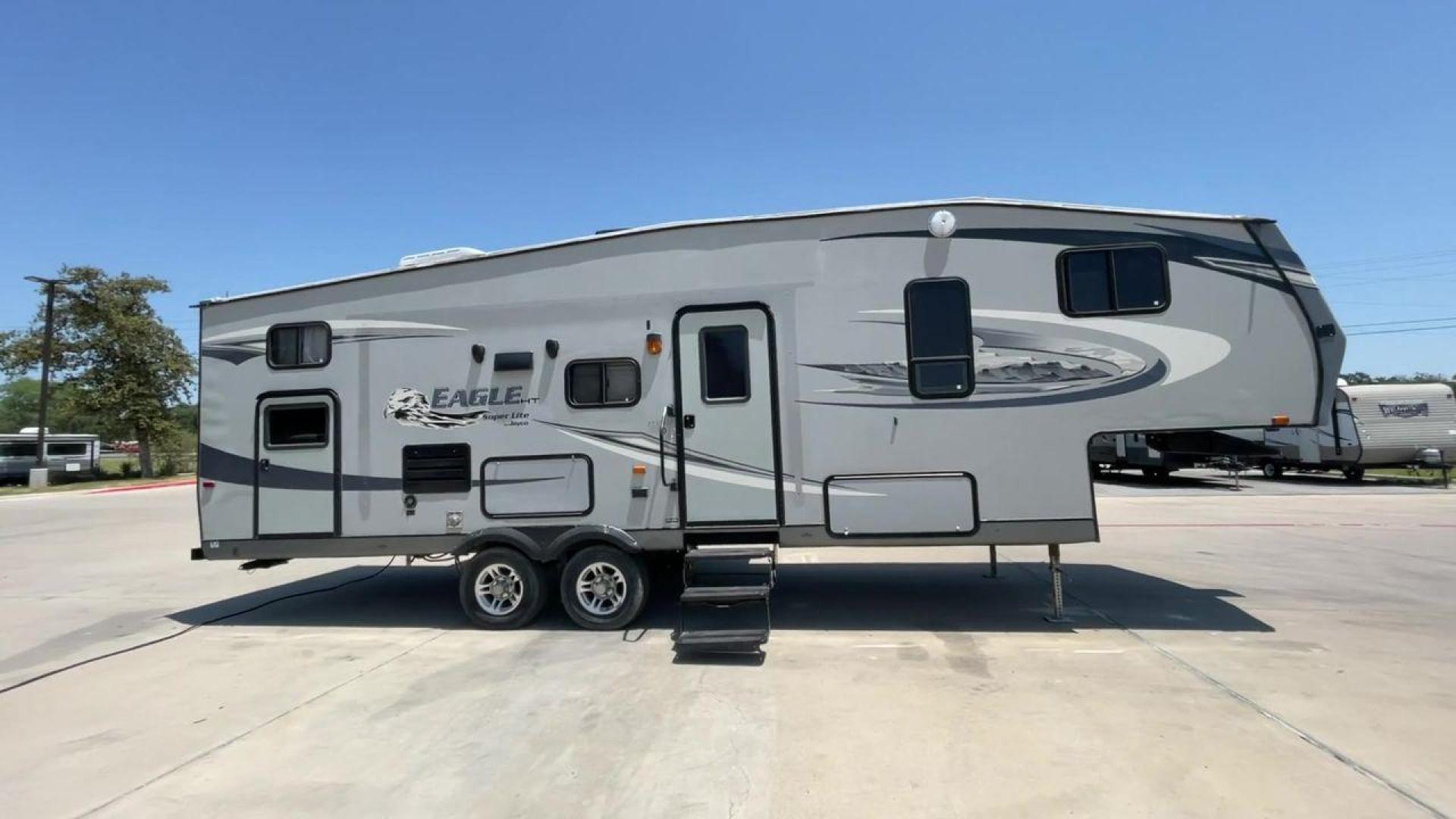 2011 JAYCO EAGLE HT SUPER LITE - (1UJCJ0BPXB1) , Length: 29.7 ft. | Dry Weight: 6,800 lbs. | Gross Weight: 9,950 lbs. | Slides: 2 transmission, located at 4319 N Main St, Cleburne, TX, 76033, (817) 678-5133, 32.385960, -97.391212 - Photo#2