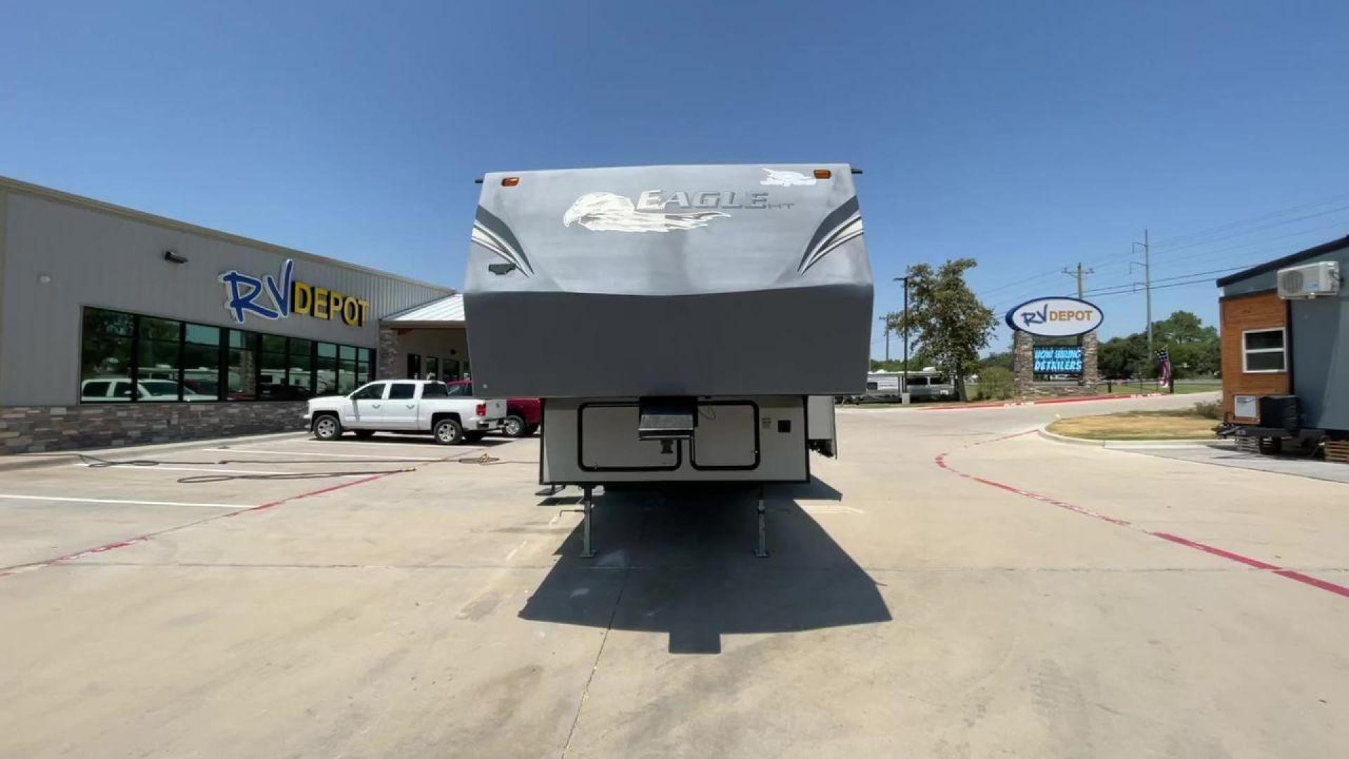 2011 JAYCO EAGLE HT SUPER LITE - (1UJCJ0BPXB1) , Length: 29.7 ft. | Dry Weight: 6,800 lbs. | Gross Weight: 9,950 lbs. | Slides: 2 transmission, located at 4319 N Main St, Cleburne, TX, 76033, (817) 678-5133, 32.385960, -97.391212 - Photo#4