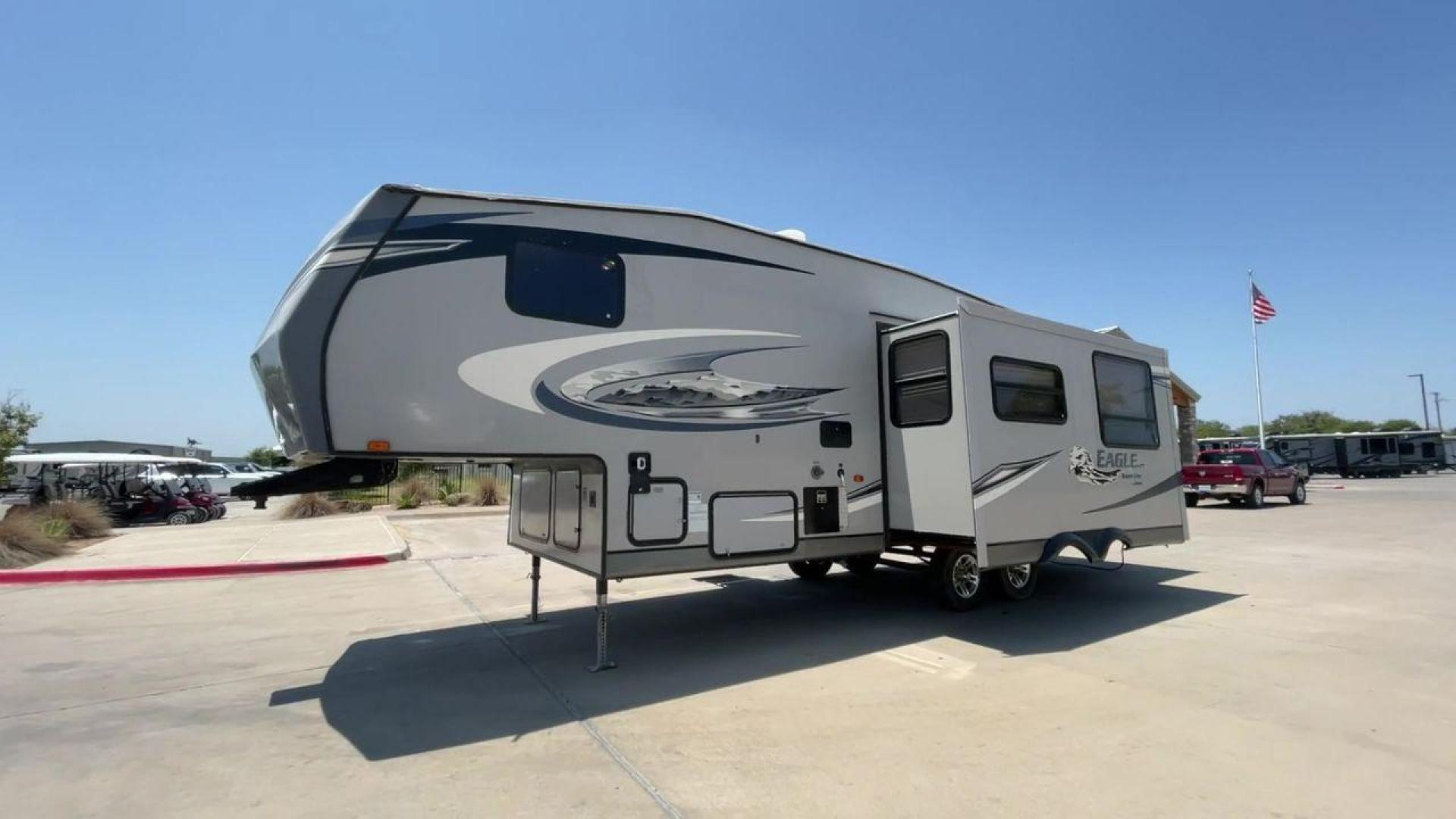 2011 JAYCO EAGLE HT SUPER LITE - (1UJCJ0BPXB1) , Length: 29.7 ft. | Dry Weight: 6,800 lbs. | Gross Weight: 9,950 lbs. | Slides: 2 transmission, located at 4319 N Main St, Cleburne, TX, 76033, (817) 678-5133, 32.385960, -97.391212 - Photo#5