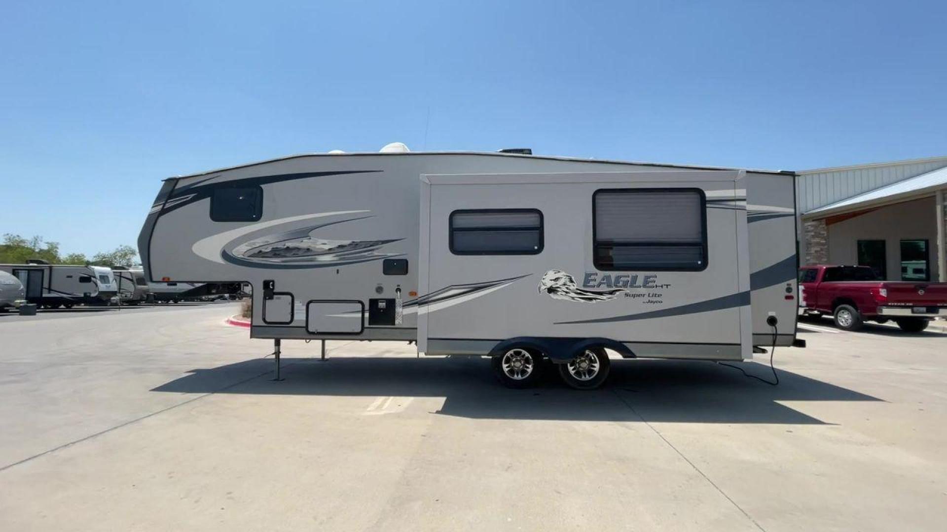 2011 JAYCO EAGLE HT SUPER LITE - (1UJCJ0BPXB1) , Length: 29.7 ft. | Dry Weight: 6,800 lbs. | Gross Weight: 9,950 lbs. | Slides: 2 transmission, located at 4319 N Main St, Cleburne, TX, 76033, (817) 678-5133, 32.385960, -97.391212 - Photo#6