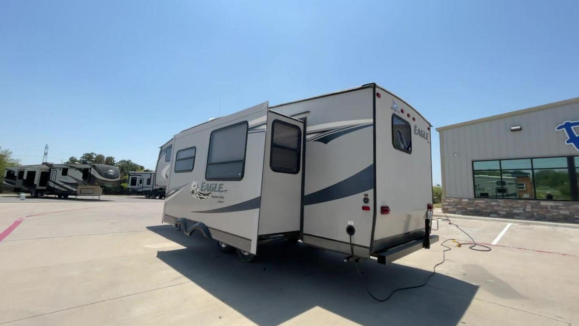 2011 JAYCO EAGLE HT SUPER LITE - (1UJCJ0BPXB1) , Length: 29.7 ft. | Dry Weight: 6,800 lbs. | Gross Weight: 9,950 lbs. | Slides: 2 transmission, located at 4319 N Main St, Cleburne, TX, 76033, (817) 678-5133, 32.385960, -97.391212 - Photo#7