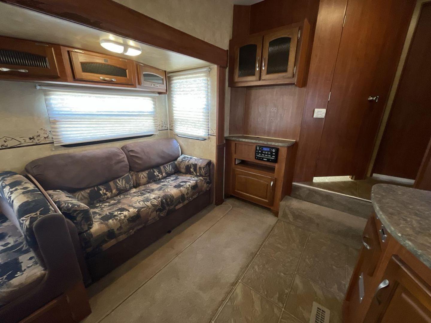 2011 JAYCO EAGLE HT SUPER LITE - (1UJCJ0BPXB1) , Length: 29.7 ft. | Dry Weight: 6,800 lbs. | Gross Weight: 9,950 lbs. | Slides: 2 transmission, located at 4319 N Main St, Cleburne, TX, 76033, (817) 678-5133, 32.385960, -97.391212 - Photo#11