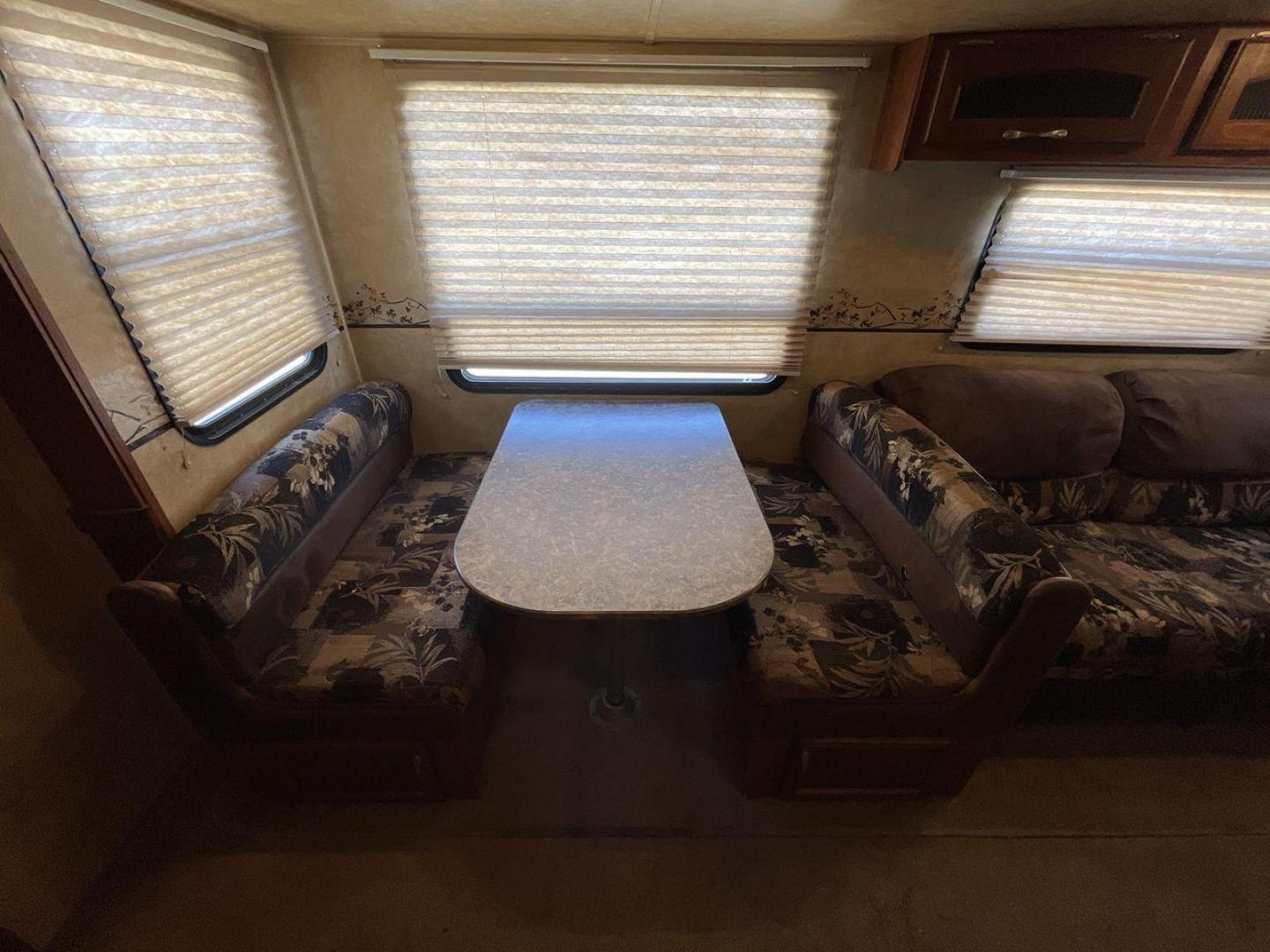 2011 JAYCO EAGLE HT SUPER LITE - (1UJCJ0BPXB1) , Length: 29.7 ft. | Dry Weight: 6,800 lbs. | Gross Weight: 9,950 lbs. | Slides: 2 transmission, located at 4319 N Main St, Cleburne, TX, 76033, (817) 678-5133, 32.385960, -97.391212 - Photo#12