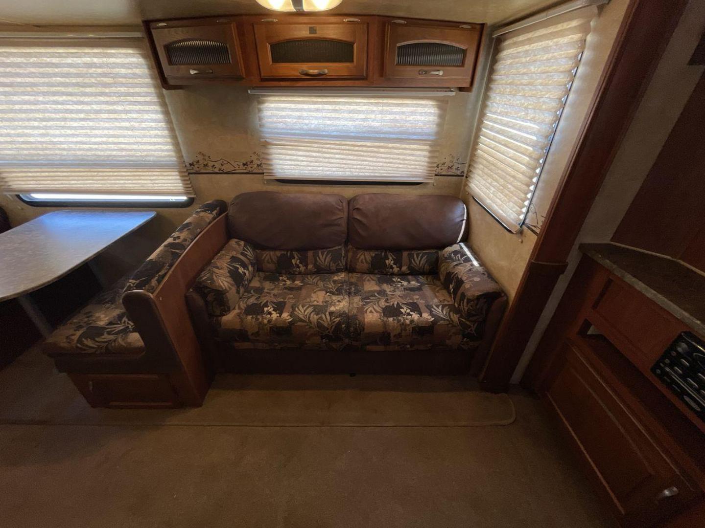 2011 JAYCO EAGLE HT SUPER LITE - (1UJCJ0BPXB1) , Length: 29.7 ft. | Dry Weight: 6,800 lbs. | Gross Weight: 9,950 lbs. | Slides: 2 transmission, located at 4319 N Main St, Cleburne, TX, 76033, (817) 678-5133, 32.385960, -97.391212 - Photo#13