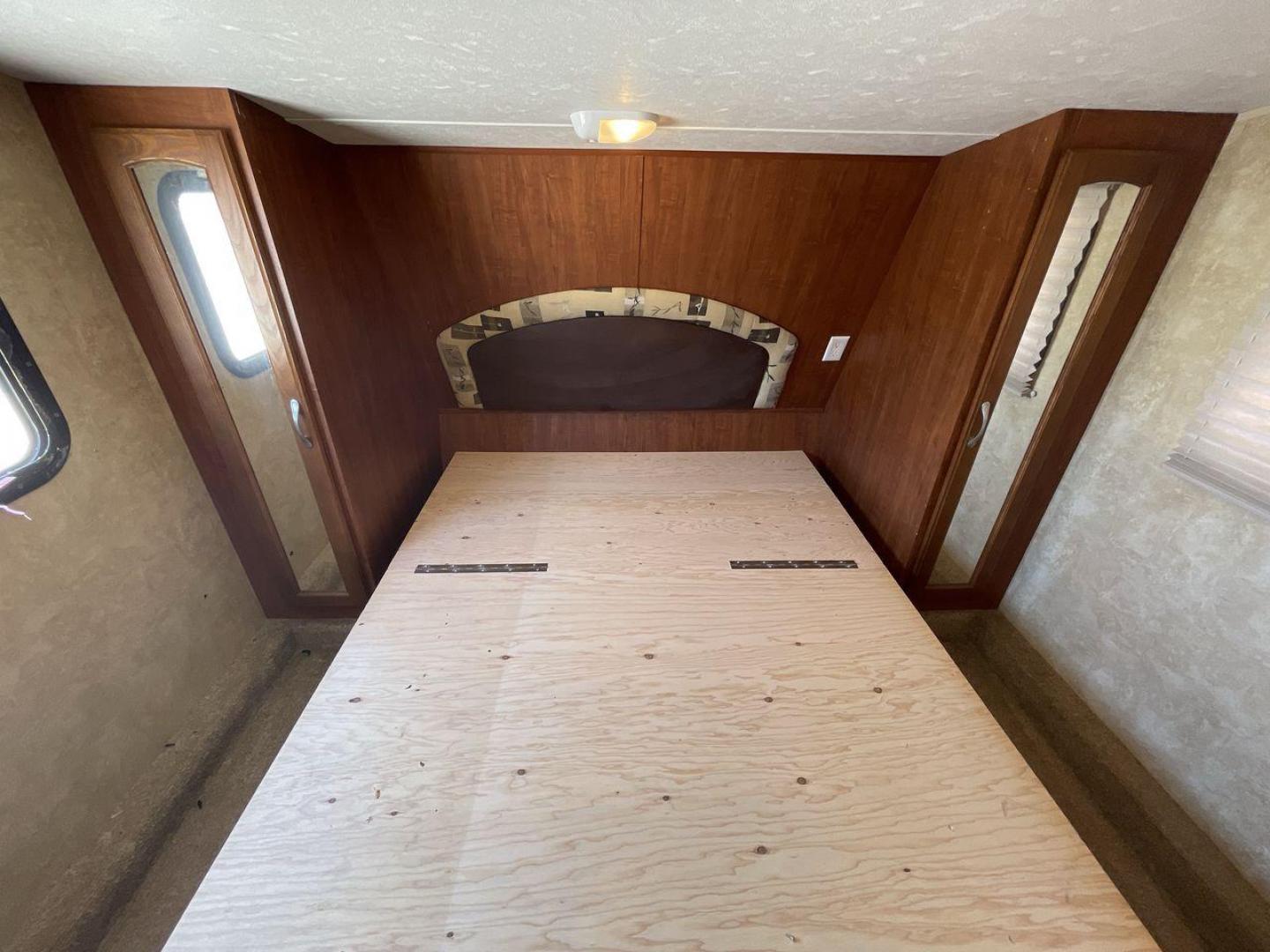 2011 JAYCO EAGLE HT SUPER LITE - (1UJCJ0BPXB1) , Length: 29.7 ft. | Dry Weight: 6,800 lbs. | Gross Weight: 9,950 lbs. | Slides: 2 transmission, located at 4319 N Main St, Cleburne, TX, 76033, (817) 678-5133, 32.385960, -97.391212 - Photo#18