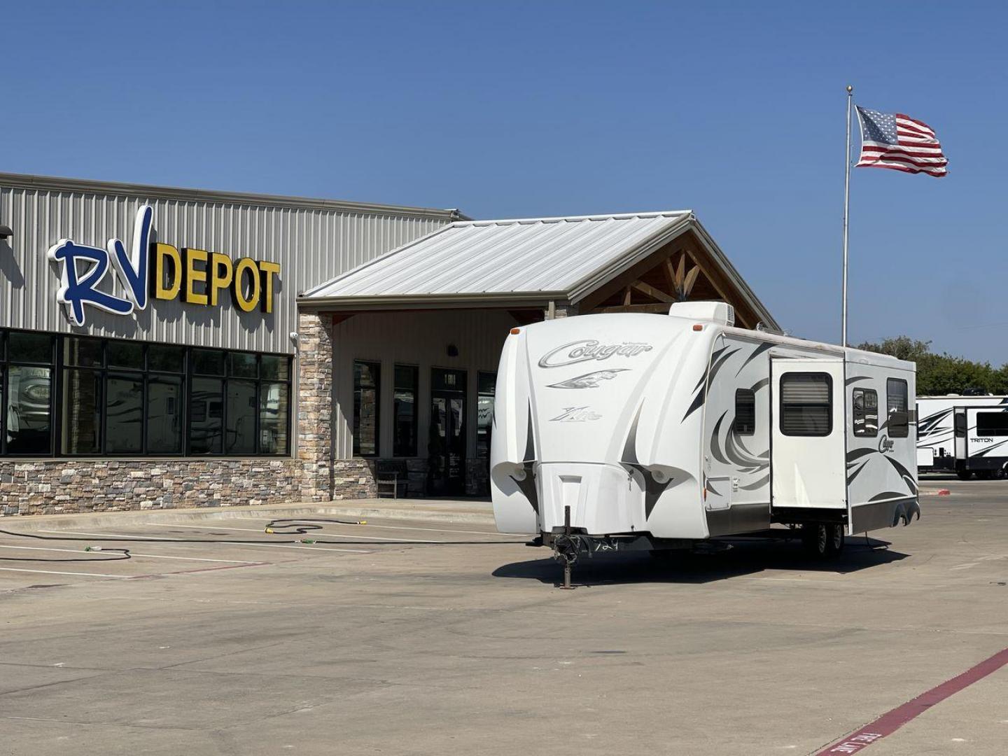 2011 KEYSTONE COUGAR 31SQB (4YDT31S20BV) , Length: 35.42 ft. | Dry Weight: 7,015 lbs. | Gross Weight: 9,000 lbs. | Slides: 2 transmission, located at 4319 N Main St, Cleburne, TX, 76033, (817) 678-5133, 32.385960, -97.391212 - Photo#0