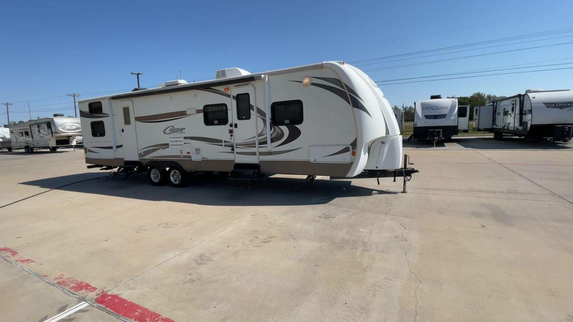 2011 KEYSTONE COUGAR 31SQB (4YDT31S20BV) , Length: 35.42 ft. | Dry Weight: 7,015 lbs. | Gross Weight: 9,000 lbs. | Slides: 2 transmission, located at 4319 N Main St, Cleburne, TX, 76033, (817) 678-5133, 32.385960, -97.391212 - Photo#3