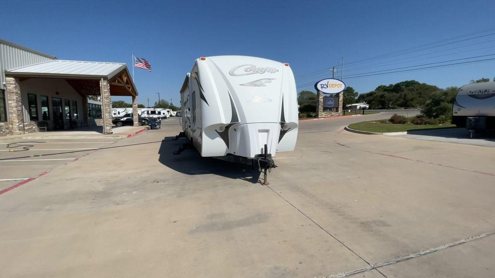 2011 KEYSTONE COUGAR 31SQB (4YDT31S20BV) , Length: 35.42 ft. | Dry Weight: 7,015 lbs. | Gross Weight: 9,000 lbs. | Slides: 2 transmission, located at 4319 N Main St, Cleburne, TX, 76033, (817) 678-5133, 32.385960, -97.391212 - Photo#4