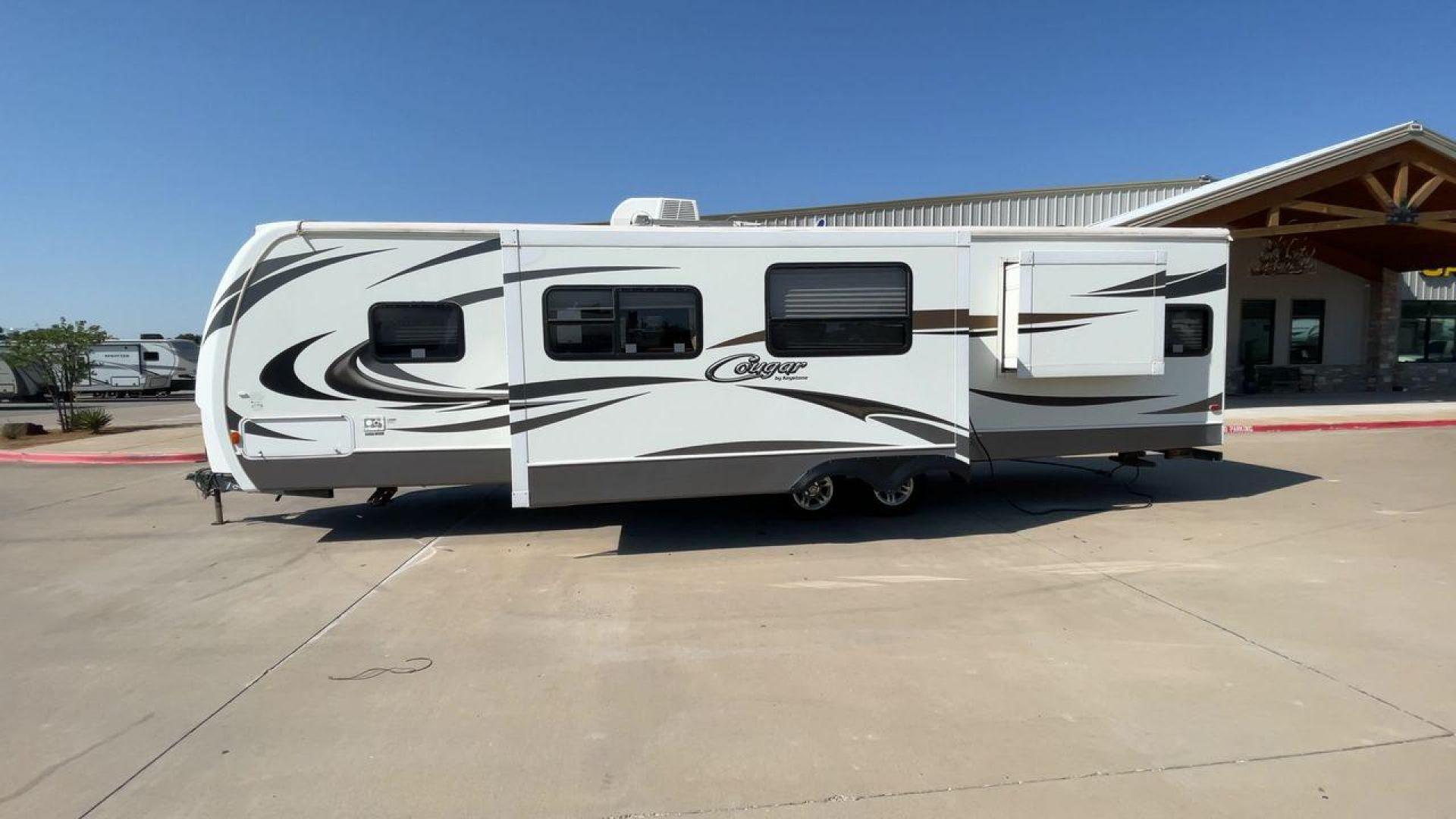 2011 KEYSTONE COUGAR 31SQB (4YDT31S20BV) , Length: 35.42 ft. | Dry Weight: 7,015 lbs. | Gross Weight: 9,000 lbs. | Slides: 2 transmission, located at 4319 N Main St, Cleburne, TX, 76033, (817) 678-5133, 32.385960, -97.391212 - Photo#6