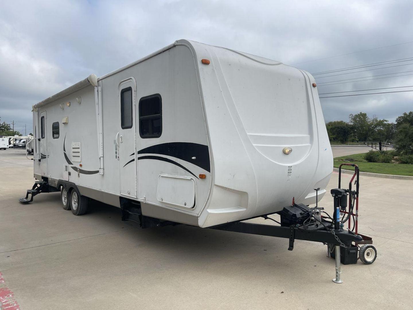 2011 KZ SPREE 323 RL (4EZTP3225B8) , located at 4319 N Main St, Cleburne, TX, 76033, (817) 678-5133, 32.385960, -97.391212 - The 2011 KZSP CT features a clean and functional exterior design with practicality at its core. The white exterior is complemented by simple black graphic accents that stretch along the sides, providing a subtle yet stylish contrast. At the rear, the trailer includes a window for added natural light - Photo#23