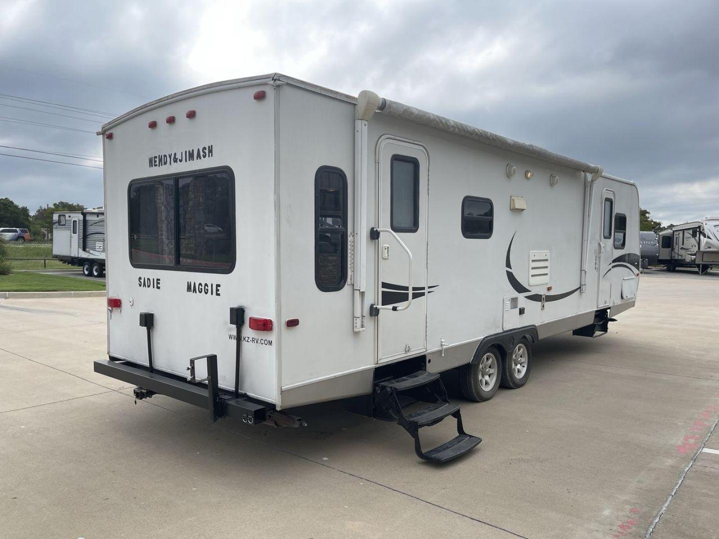 2011 KZ SPREE 323 RL (4EZTP3225B8) , located at 4319 N Main St, Cleburne, TX, 76033, (817) 678-5133, 32.385960, -97.391212 - The 2011 KZSP CT features a clean and functional exterior design with practicality at its core. The white exterior is complemented by simple black graphic accents that stretch along the sides, providing a subtle yet stylish contrast. At the rear, the trailer includes a window for added natural light - Photo#25