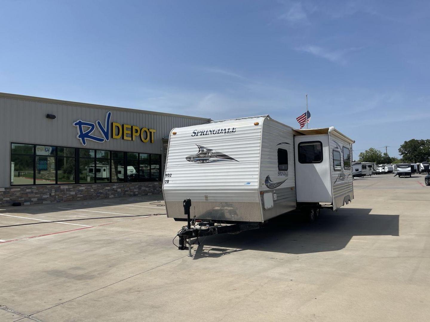 2011 WHITE SPRINGDALE 298BH (4YDT29820B3) , Length: 32.58 ft. | Dry Weight: 6,753 lbs. | Gross Weight: 9,554 lbs. | Slides: 1 transmission, located at 4319 N Main St, Cleburne, TX, 76033, (817) 678-5133, 32.385960, -97.391212 - The 2011 Springdale 298BH is a dual-axle steel wheel set-up measuring in at 32.58 ft. It has a dry weight of 6,753 lbs. and a GVWR of 9,554 lbs. This is an entry level trailer perfect for beginners. It has some of the best exterior features in a travel trailer. It comes equipped with a nice big awni - Photo#0