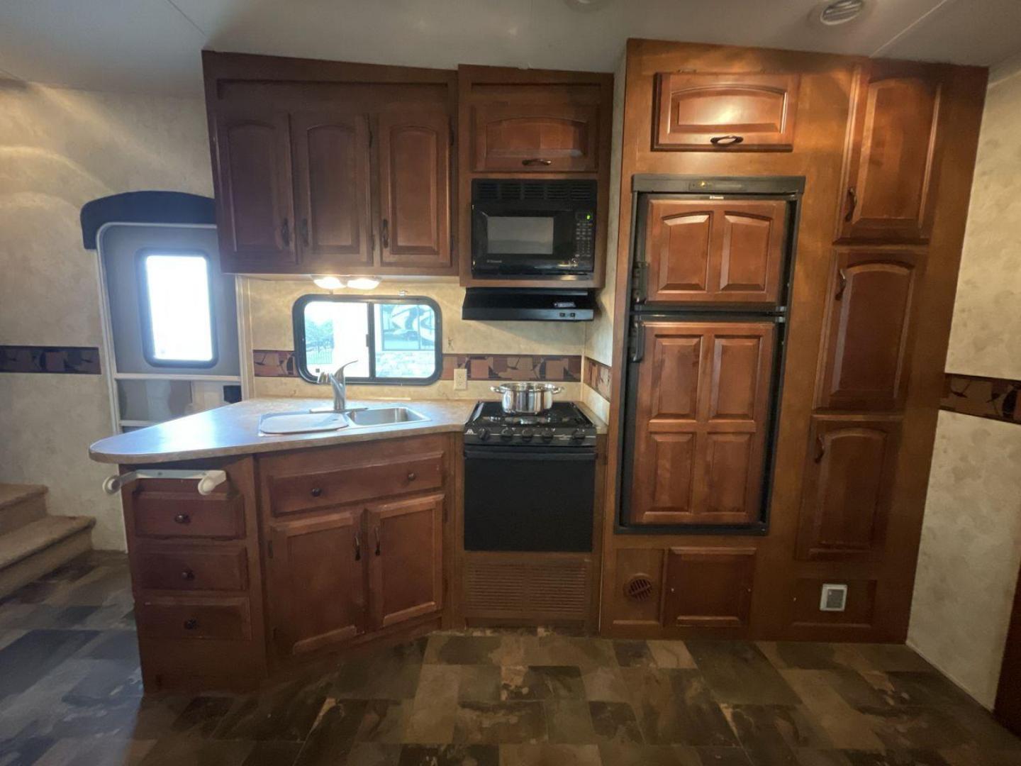 2012 CHAPARRAL 279BHS (5ZT3CLTBXCA) , located at 4319 N Main St, Cleburne, TX, 76033, (817) 678-5133, 32.385960, -97.391212 - Photo#10