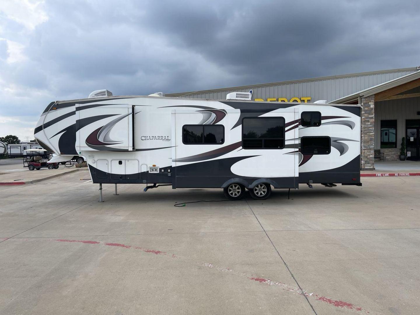 2012 CHAPARRAL 279BHS (5ZT3CLTBXCA) , located at 4319 N Main St, Cleburne, TX, 76033, (817) 678-5133, 32.385960, -97.391212 - Photo#24