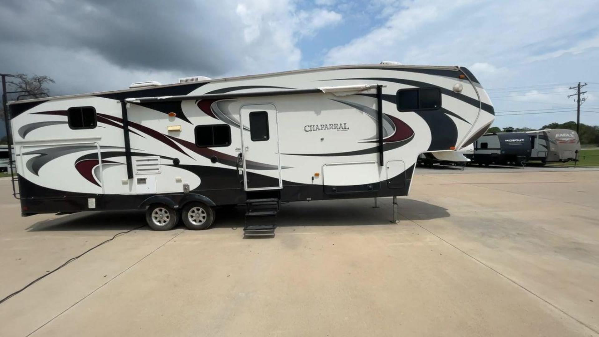 2012 CHAPARRAL 279BHS (5ZT3CLTBXCA) , located at 4319 N Main St, Cleburne, TX, 76033, (817) 678-5133, 32.385960, -97.391212 - Photo#2