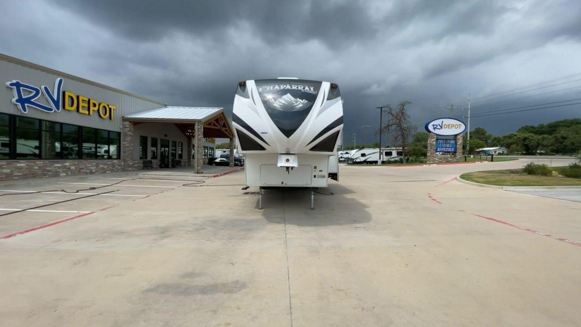 2012 CHAPARRAL 279BHS (5ZT3CLTBXCA) , located at 4319 N Main St, Cleburne, TX, 76033, (817) 678-5133, 32.385960, -97.391212 - Photo#4