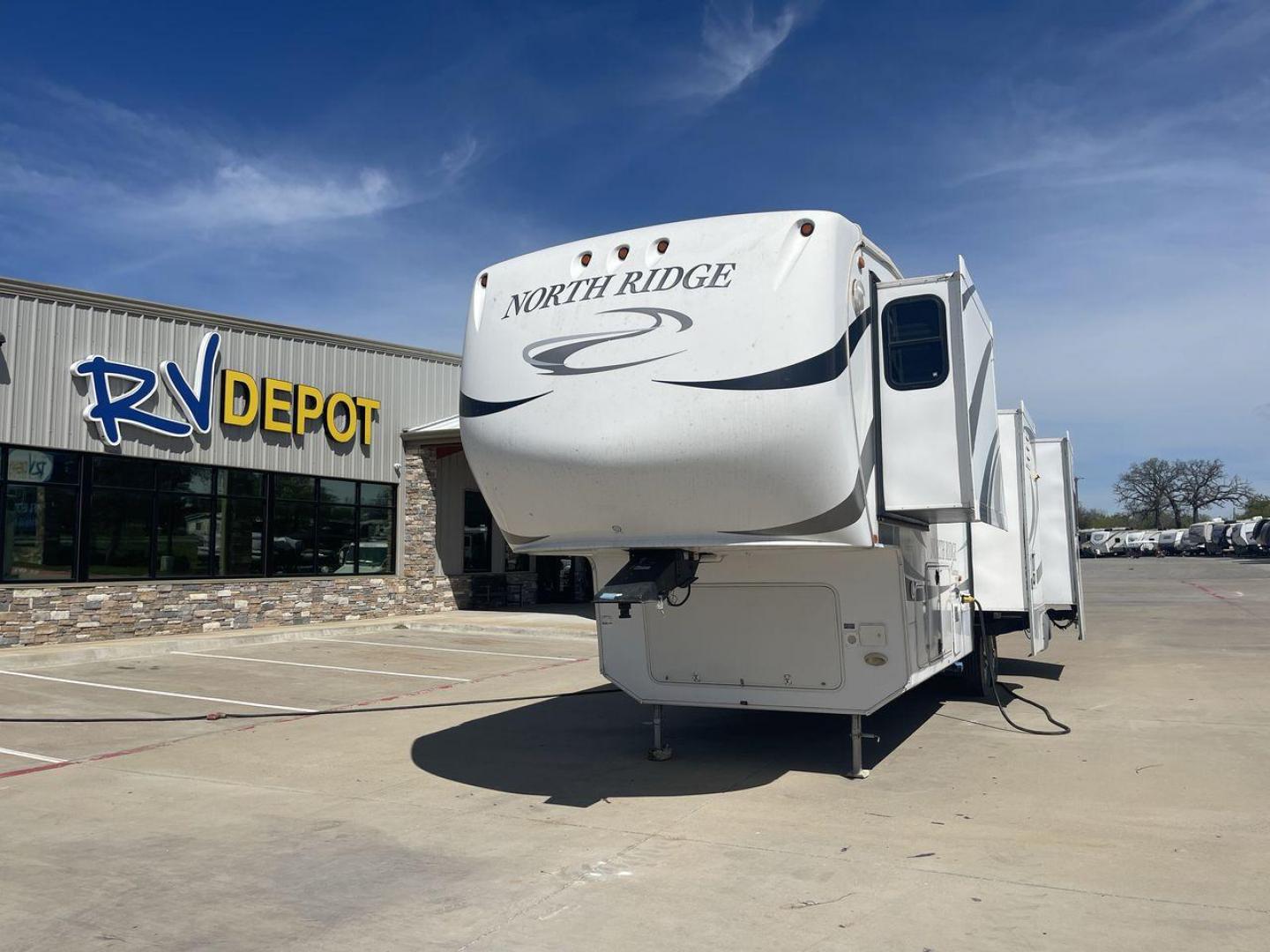 2012 COACHMEN NORTH RIDGE 320RLQ (5ZT3NRXB6CA) , Length: 37.17 ft. | Dry Weight: 10,405 lbs. | Gross Weight: 15,000 lbs. | Slides: 4 transmission, located at 4319 N Main St, Cleburne, TX, 76033, (817) 678-5133, 32.385960, -97.391212 - The 2012 Coachmen North Ridge 320RLQ is a 37-foot fifth wheel with four slides and an aluminum frame. With the quadruple slides, space and storage will never be an issue! The unit also comes with automatic heating and cooling rated at 40,000 and 15,000 BTUs, respectively. The interior has beautiful - Photo#0