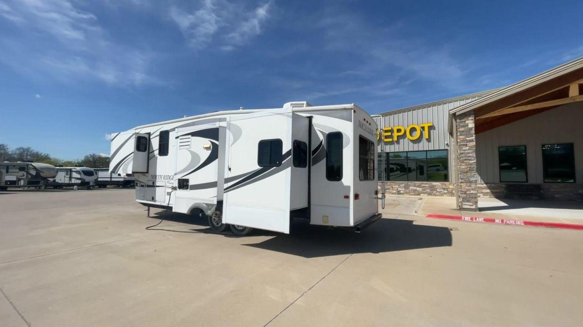 2012 COACHMEN NORTH RIDGE 320RLQ (5ZT3NRXB6CA) , Length: 37.17 ft. | Dry Weight: 10,405 lbs. | Gross Weight: 15,000 lbs. | Slides: 4 transmission, located at 4319 N Main St, Cleburne, TX, 76033, (817) 678-5133, 32.385960, -97.391212 - The 2012 Coachmen North Ridge 320RLQ is a 37-foot fifth wheel with four slides and an aluminum frame. With the quadruple slides, space and storage will never be an issue! The unit also comes with automatic heating and cooling rated at 40,000 and 15,000 BTUs, respectively. The interior has beautiful - Photo#7