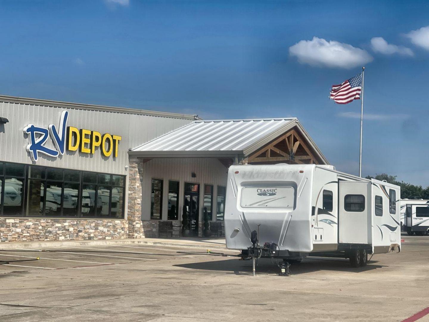 2012 FLAGSTAFF 831BHDS - (4X4TFLG20C1) , Length: 34.25 ft. | Dry Weight: 6,974 lbs. | Gross Weight: 8,650 lbs. | Slides: 2 transmission, located at 4319 N Main St, Cleburne, TX, 76033, (817) 678-5133, 32.385960, -97.391212 - Photo#0