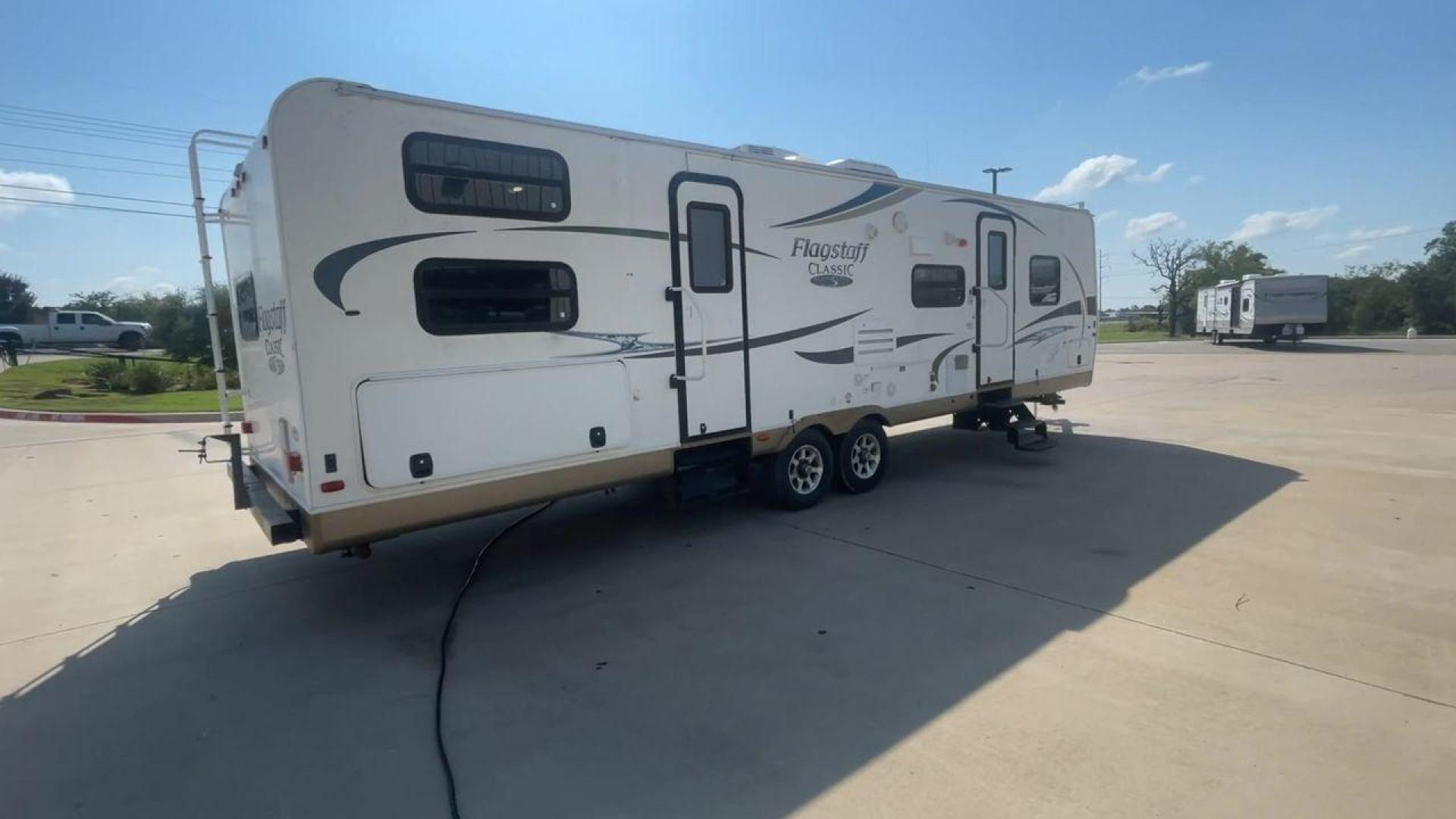 2012 FLAGSTAFF 831BHDS - (4X4TFLG20C1) , Length: 34.25 ft. | Dry Weight: 6,974 lbs. | Gross Weight: 8,650 lbs. | Slides: 2 transmission, located at 4319 N Main St, Cleburne, TX, 76033, (817) 678-5133, 32.385960, -97.391212 - Photo#1