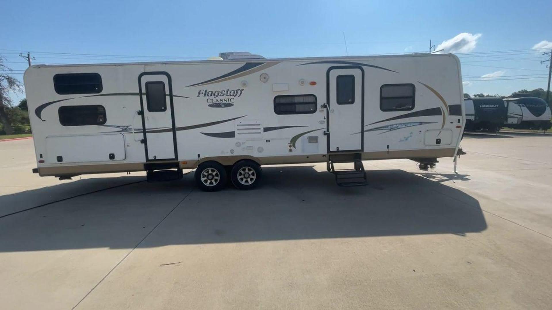 2012 FLAGSTAFF 831BHDS - (4X4TFLG20C1) , Length: 34.25 ft. | Dry Weight: 6,974 lbs. | Gross Weight: 8,650 lbs. | Slides: 2 transmission, located at 4319 N Main St, Cleburne, TX, 76033, (817) 678-5133, 32.385960, -97.391212 - Photo#2