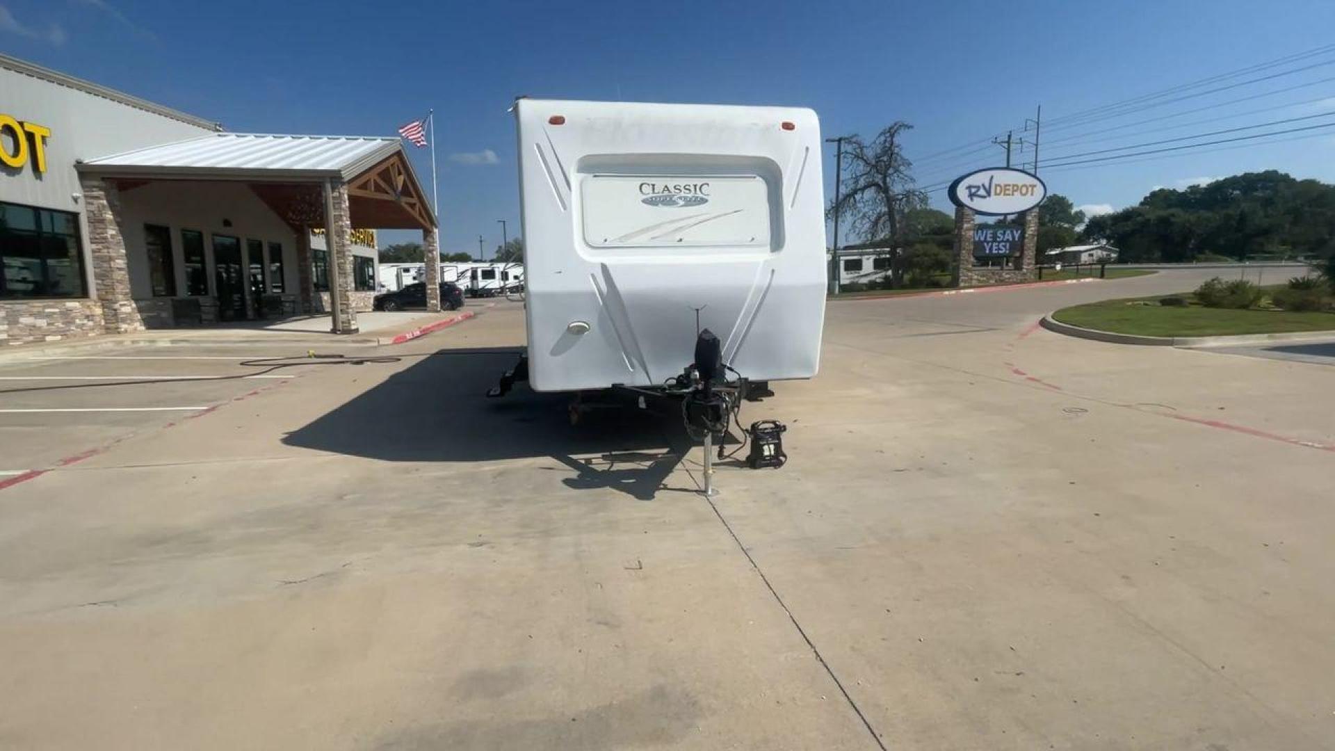 2012 FLAGSTAFF 831BHDS - (4X4TFLG20C1) , Length: 34.25 ft. | Dry Weight: 6,974 lbs. | Gross Weight: 8,650 lbs. | Slides: 2 transmission, located at 4319 N Main St, Cleburne, TX, 76033, (817) 678-5133, 32.385960, -97.391212 - Photo#4