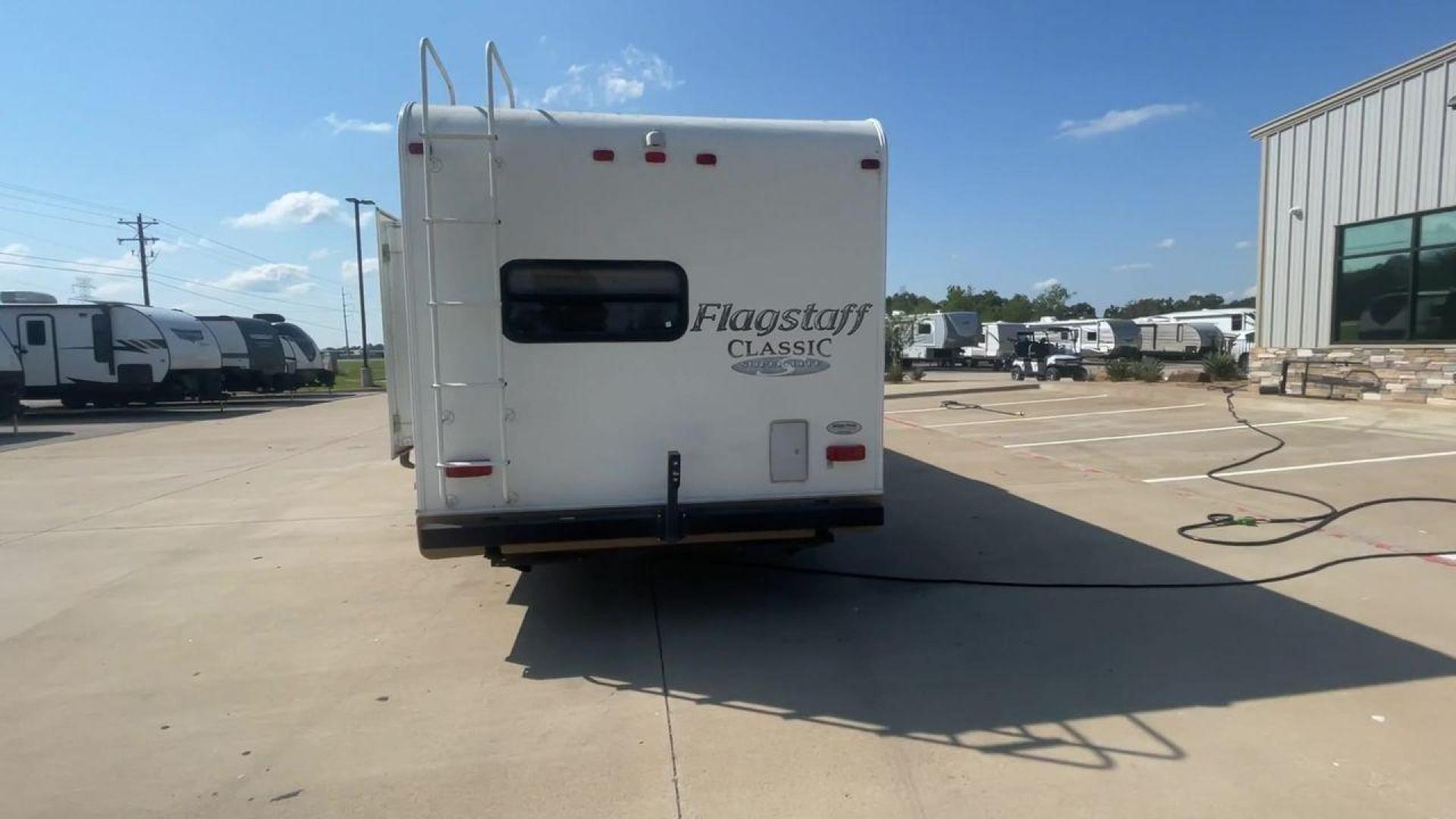 2012 FLAGSTAFF 831BHDS - (4X4TFLG20C1) , Length: 34.25 ft. | Dry Weight: 6,974 lbs. | Gross Weight: 8,650 lbs. | Slides: 2 transmission, located at 4319 N Main St, Cleburne, TX, 76033, (817) 678-5133, 32.385960, -97.391212 - Photo#8