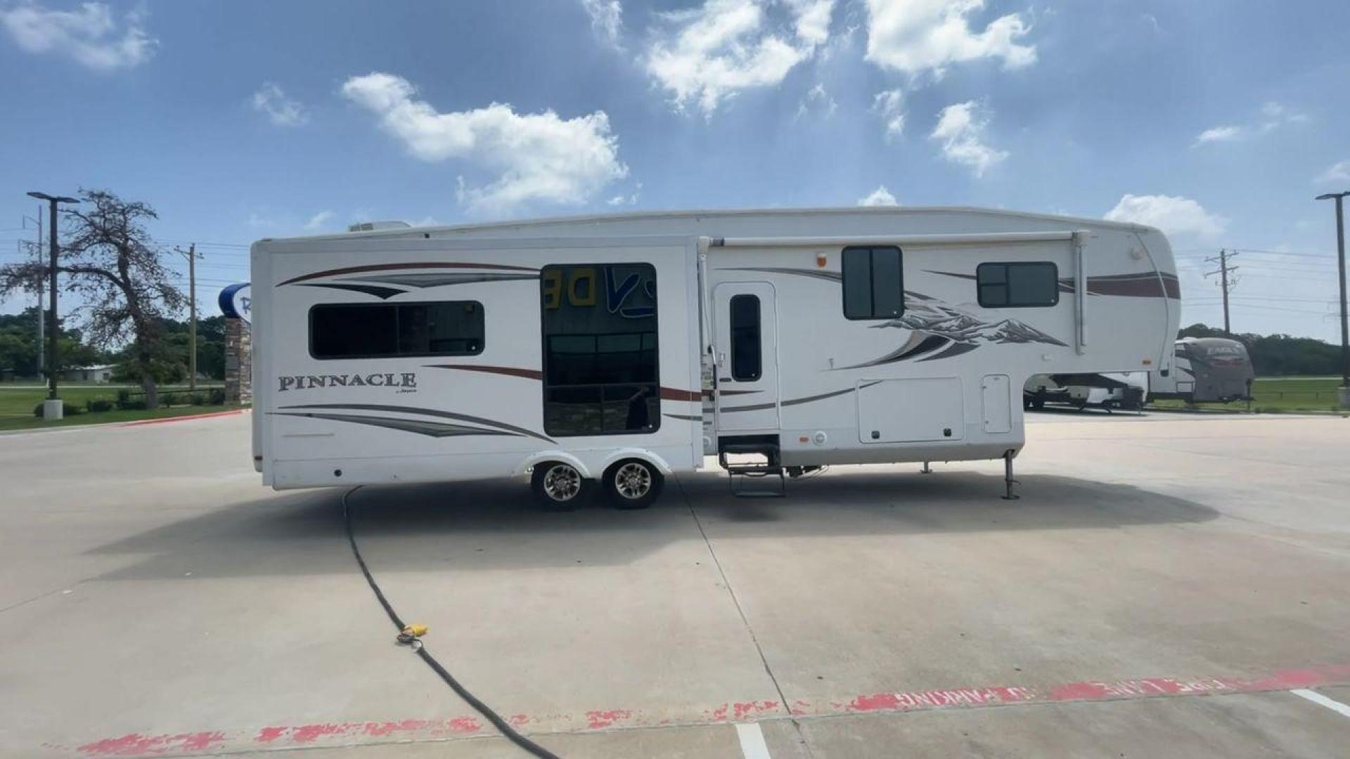 2012 WHITE JAYCO PINNACLE 36REQS - (1UJCJ0BU5C1) , located at 4319 N Main St, Cleburne, TX, 76033, (817) 678-5133, 32.385960, -97.391212 - Photo#2