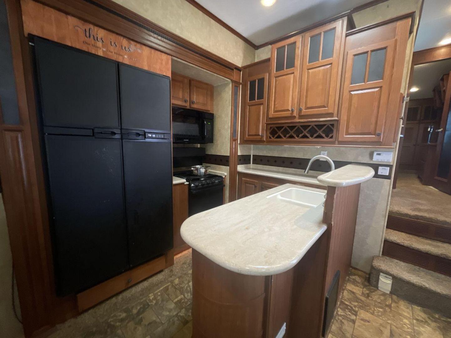 2012 WHITE JAYCO PINNACLE 36REQS - (1UJCJ0BU5C1) , located at 4319 N Main St, Cleburne, TX, 76033, (817) 678-5133, 32.385960, -97.391212 - Photo#10