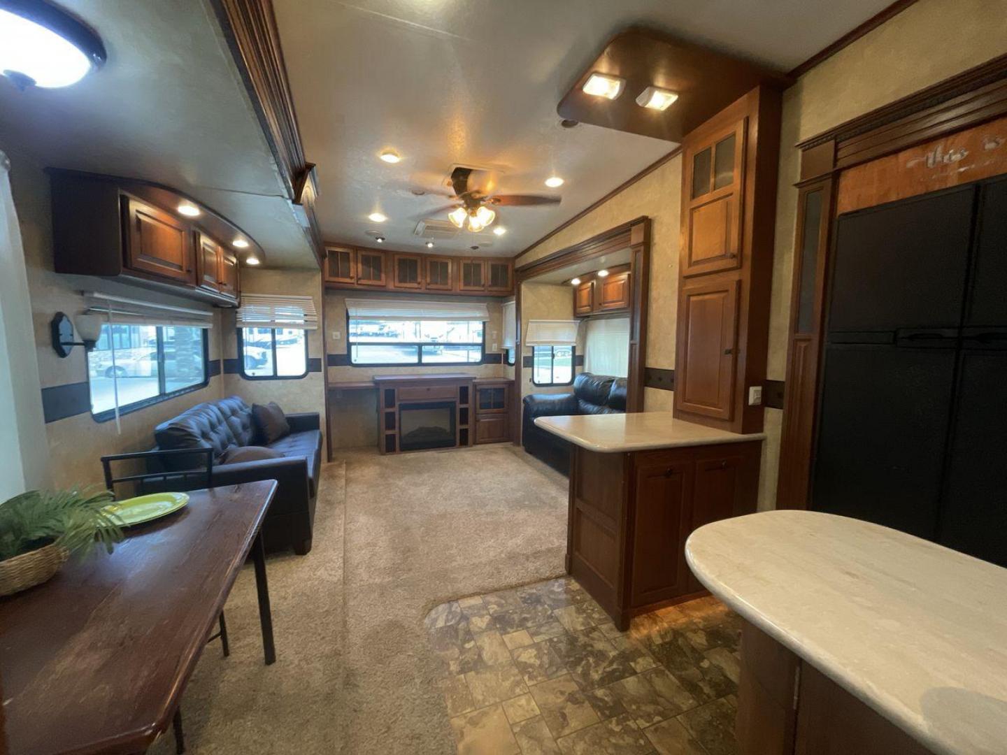 2012 WHITE JAYCO PINNACLE 36REQS - (1UJCJ0BU5C1) , located at 4319 N Main St, Cleburne, TX, 76033, (817) 678-5133, 32.385960, -97.391212 - Photo#12