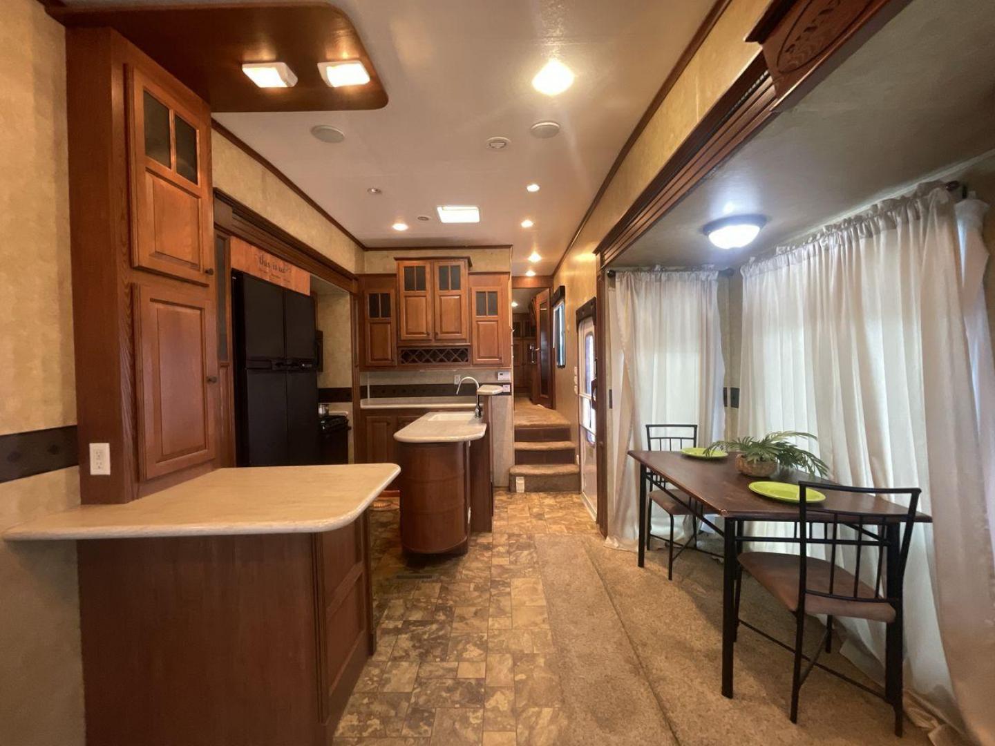 2012 WHITE JAYCO PINNACLE 36REQS - (1UJCJ0BU5C1) , located at 4319 N Main St, Cleburne, TX, 76033, (817) 678-5133, 32.385960, -97.391212 - Photo#13