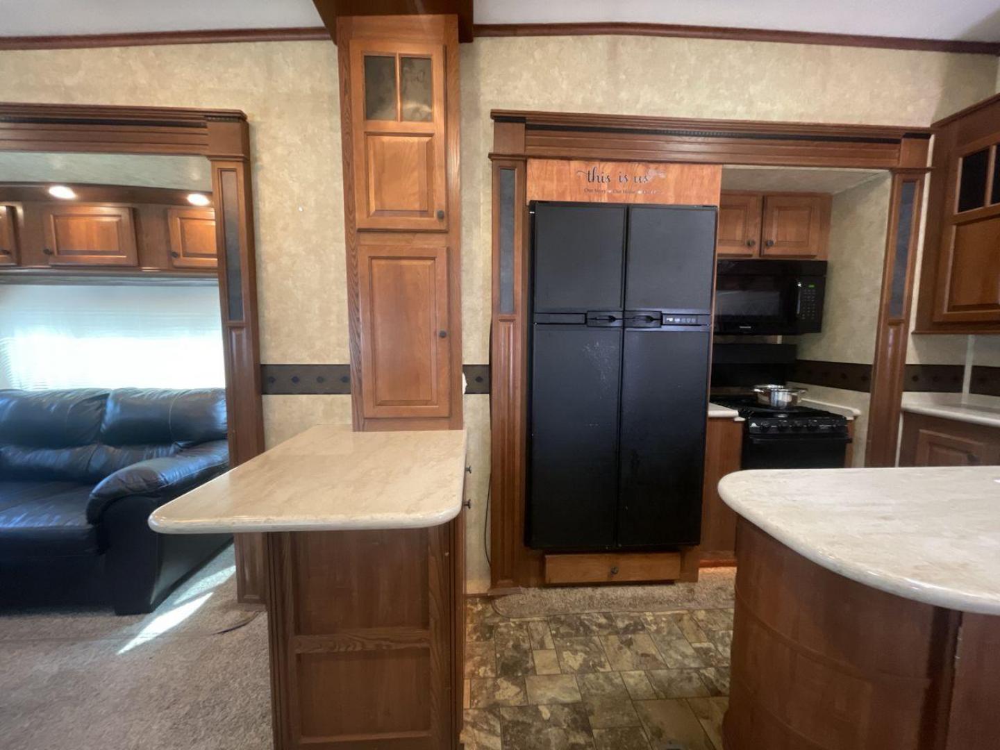 2012 WHITE JAYCO PINNACLE 36REQS - (1UJCJ0BU5C1) , located at 4319 N Main St, Cleburne, TX, 76033, (817) 678-5133, 32.385960, -97.391212 - Photo#16