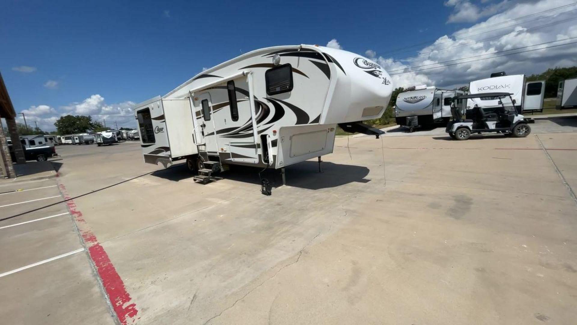 2012 BROWN KEYSTONE COUGAR 28SGS (4YDF28S25C2) , Length: 30.83 ft. | Dry Weight: 7,574 lbs. | Gross Weight: 10,000 lbs.| Slides: 3 transmission, located at 4319 N Main St, Cleburne, TX, 76033, (817) 678-5133, 32.385960, -97.391212 - The 2012 Cougar 28SGS is a spacious fifth wheel that offers both comfort and style for your travel adventures. At 30.83 feet in length, this trailer features a dry weight of 7,574 lbs. and a gross weight of 10,000 lbs., making it a versatile option for towing with various vehicles. The Cougar is equ - Photo#3