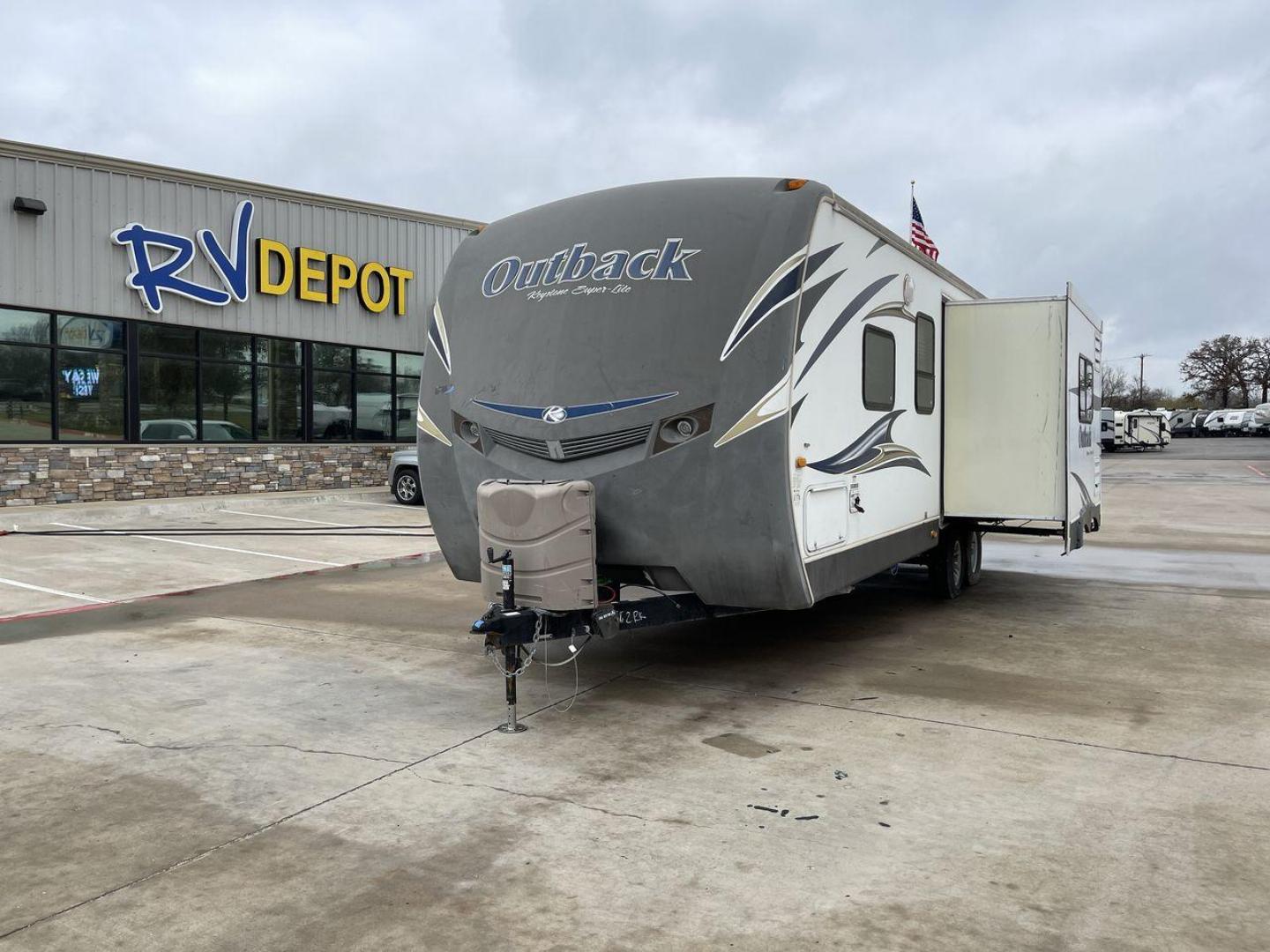 2012 WHITE KEYSTONE OUTBACK 272RK (4YDT27227CB) , Length: 30.33 ft. | Dry Weight: 5,976 lbs. | Gross Weight: 7,800 lbs. | Slides: 1 transmission, located at 4319 N Main St, Cleburne, TX, 76033, (817) 678-5133, 32.385960, -97.391212 - Explore more reasons that emphasize the benefits of having this RV as your own. (1) Navigate campsites and winding roads with ease thanks to the single-axle design and 30' 4"" length. (2) Built to withstand the elements, the Outback is ready for all your outdoor adventures. (3) Keep clothes and - Photo#0