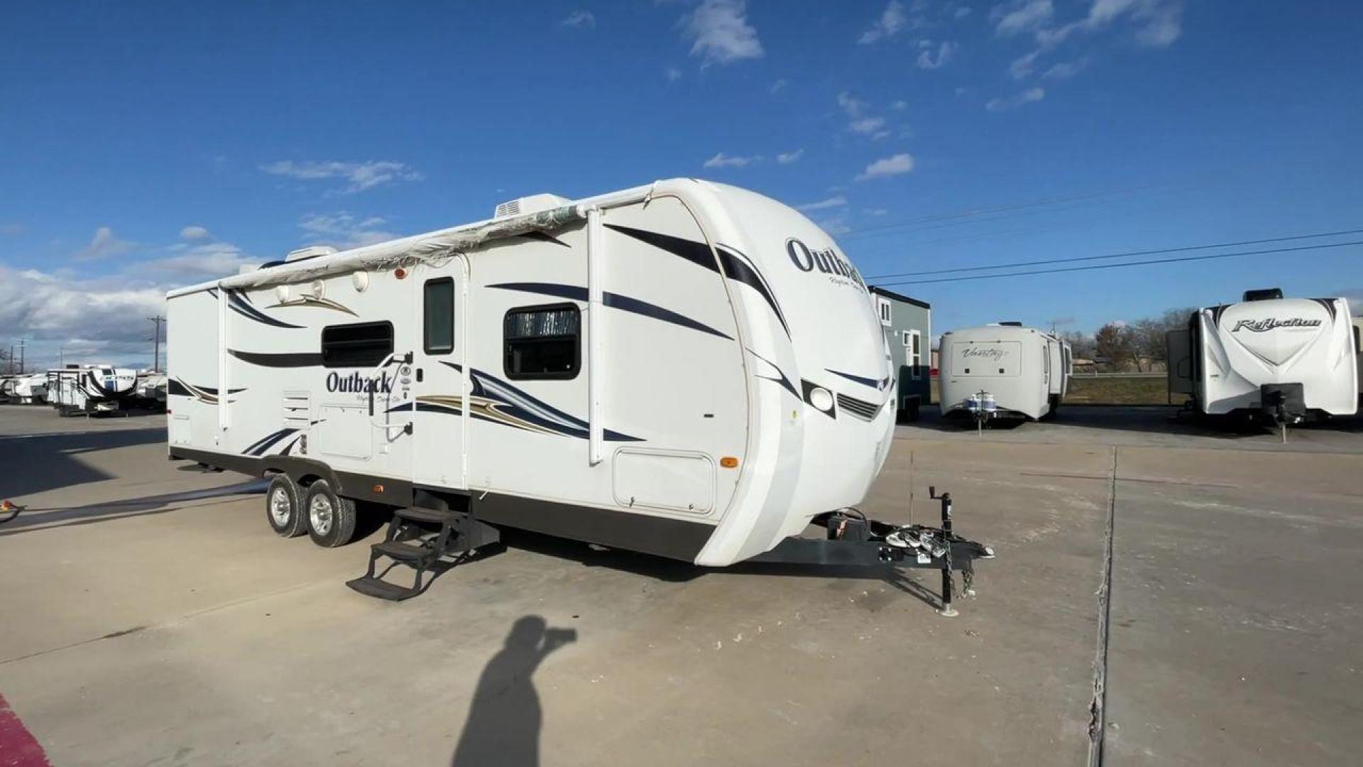 2012 WHITE KEYSTONE OUTBACK 292BH (4YDT29225CB) , Length: 32.75 | Dry Weight: 6,559 lbs. | Gross Weight: 8,200 lbs. | Slides: 1 transmission, located at 4319 N Main St, Cleburne, TX, 76033, (817) 678-5133, 32.385960, -97.391212 - The 2012 Keystone Outback 292BH is a versatile and well-equipped travel trailer perfect for enjoyable family adventures. This model offers a great balance between spaciousness and towability, with a length of 32.75 feet and a dry weight of 6,559 pounds. With a single slide, the Outback 292BH provide - Photo#3