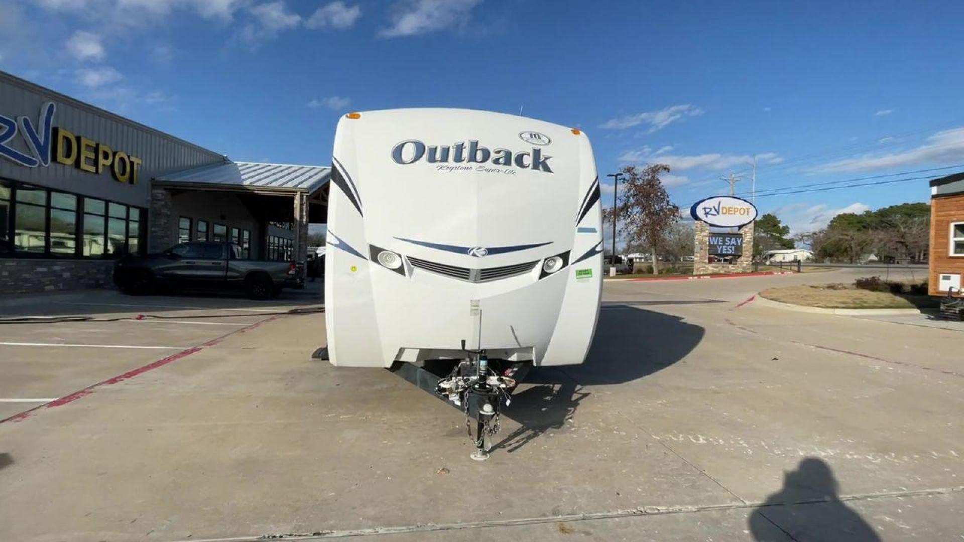 2012 WHITE KEYSTONE OUTBACK 292BH (4YDT29225CB) , Length: 32.75 | Dry Weight: 6,559 lbs. | Gross Weight: 8,200 lbs. | Slides: 1 transmission, located at 4319 N Main St, Cleburne, TX, 76033, (817) 678-5133, 32.385960, -97.391212 - The 2012 Keystone Outback 292BH is a versatile and well-equipped travel trailer perfect for enjoyable family adventures. This model offers a great balance between spaciousness and towability, with a length of 32.75 feet and a dry weight of 6,559 pounds. With a single slide, the Outback 292BH provide - Photo#4