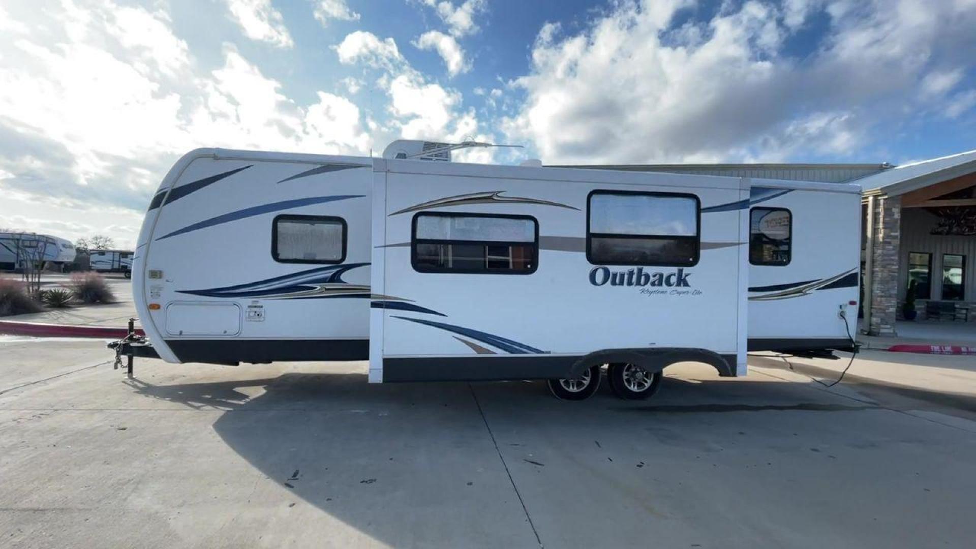 2012 WHITE KEYSTONE OUTBACK 292BH (4YDT29225CB) , Length: 32.75 | Dry Weight: 6,559 lbs. | Gross Weight: 8,200 lbs. | Slides: 1 transmission, located at 4319 N Main St, Cleburne, TX, 76033, (817) 678-5133, 32.385960, -97.391212 - The 2012 Keystone Outback 292BH is a versatile and well-equipped travel trailer perfect for enjoyable family adventures. This model offers a great balance between spaciousness and towability, with a length of 32.75 feet and a dry weight of 6,559 pounds. With a single slide, the Outback 292BH provide - Photo#6