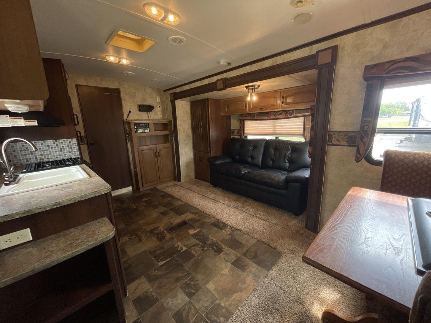 2012 KEYSTONE RV OUTBACK 274RB (4YDT27420CB) , Length: 30.33 ft | Dry Weight: 5,995 lbs. | Gross Weight: 7,800 lbs. | Slides: 1 transmission, located at 4319 N Main St, Cleburne, TX, 76033, (817) 678-5133, 32.385960, -97.391212 - Experience the 2012 Keystone RV Outback 274RB Travel Trailer, the ideal fusion of adventure and comfort. This well-built travel trailer is a great option for any family or couple looking for a roomy and fashionable mobile home. The dimensions of this unit are 30.33 ft in length, 8 ft in width, an - Photo#12