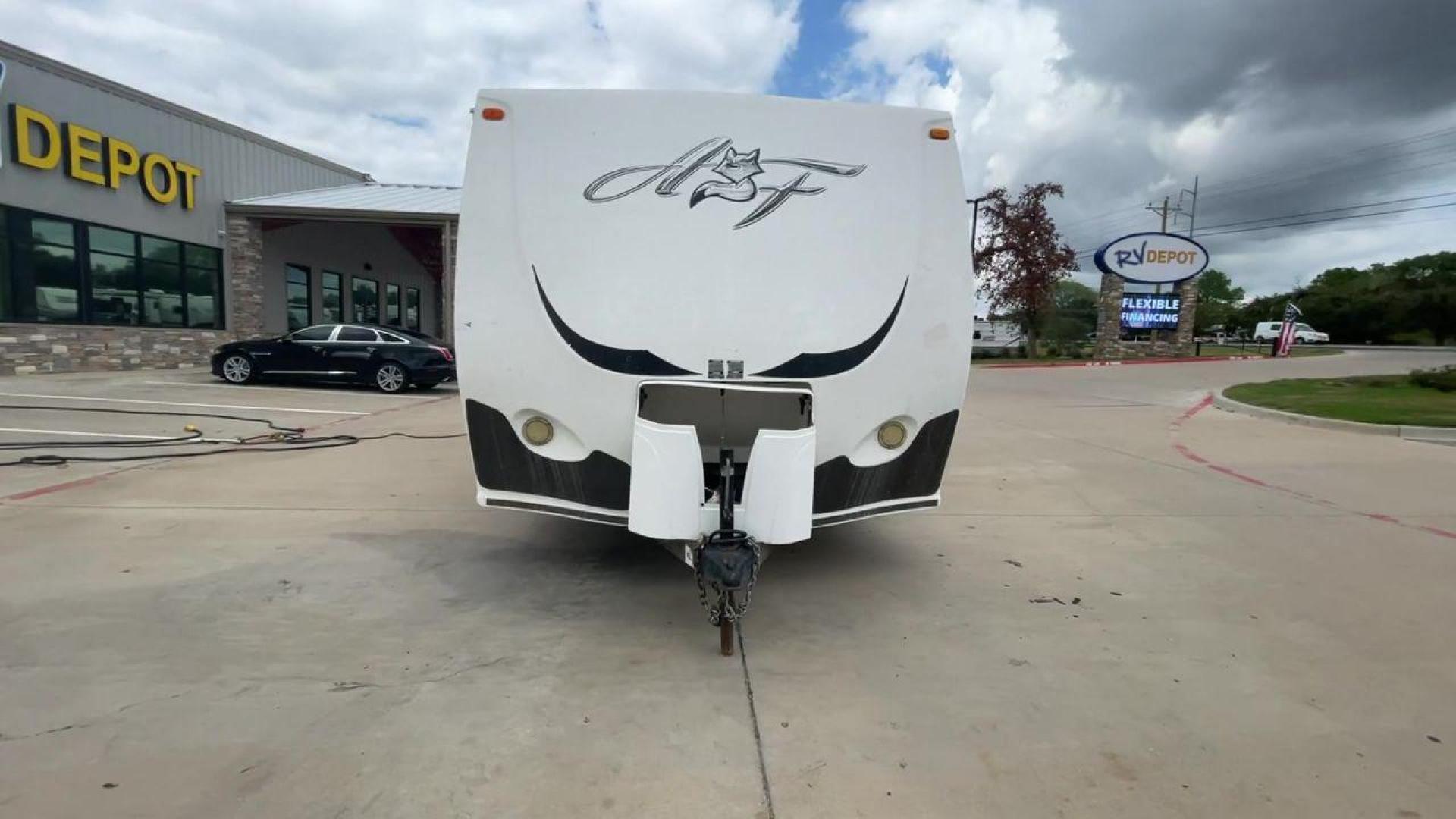 2012 WHITE NORTHWOOD ARCTIC FOX 22H (4N11H2223C0) , Length: 23 ft. | Dry Weight: 4,880 lbs. | Slides: 0 transmission, located at 4319 N Main St, Cleburne, TX, 76033, (817) 678-5133, 32.385960, -97.391212 - Photo#4