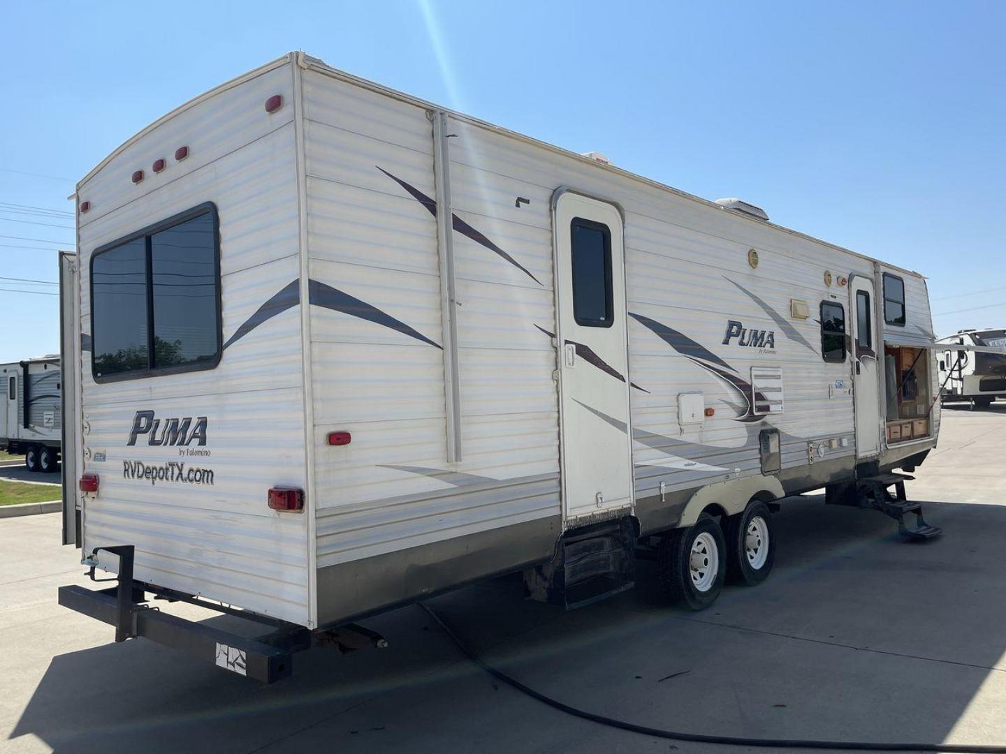 2012 WHITE PUMA 30KFB (4X4TPUF27CP) , Length: 34.75 ft. | Dry Weight: 8,130 lbs. | Gross Weight: 11,315 lbs. | Slides: 2 transmission, located at 4319 N Main St, Cleburne, TX, 76033, (817) 678-5133, 32.385960, -97.391212 - The 2012 Puma 30KFB travel trailer has 34.75 ft length, 8 ft width, 11.08 ft height, and 6.67 ft interior height. The dry weight of this unit is about 8,130 lbs, with a payload capacity of 3,125 lbs. It has a GVWR of 11,315 lbs and a hitch weight of 1,155 lbs. This unit highlights an outdoor fro - Photo#23