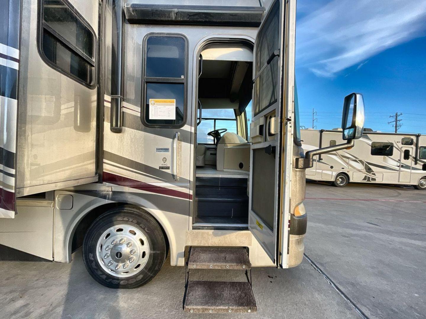 2012 THOR ASTORIA 40BQ (4UZAB2DT7BC) , Length: 39.83 ft. | Gross Weight: 32,400 lbs. | Slides: 4 transmission, located at 4319 N Main St, Cleburne, TX, 76033, (817) 678-5133, 32.385960, -97.391212 - The 2012 Thor Astoria 40BQ is a luxurious diesel pusher Class A motorhome designed for those who crave comfort and convenience on their travels. With its elegant styling, advanced features, and spacious layout, this motorhome provides a home-like experience no matter where your adventures take you. - Photo#25